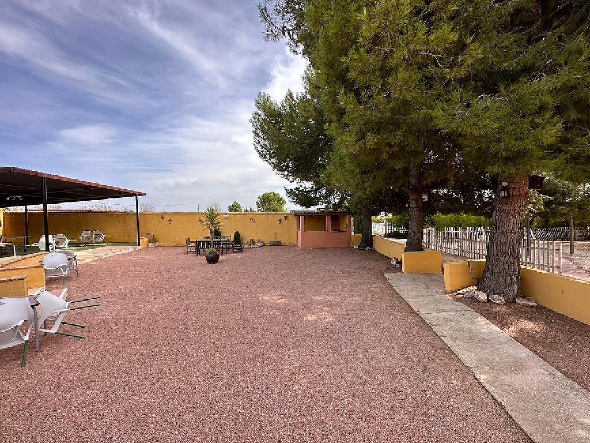 Resale - 3 Bedroom 1 Bathroom Commercial in Pinoso - - Alicante Resale - 3 Bedroom 1 Bathroom Commercial in Pinoso - - Alicante