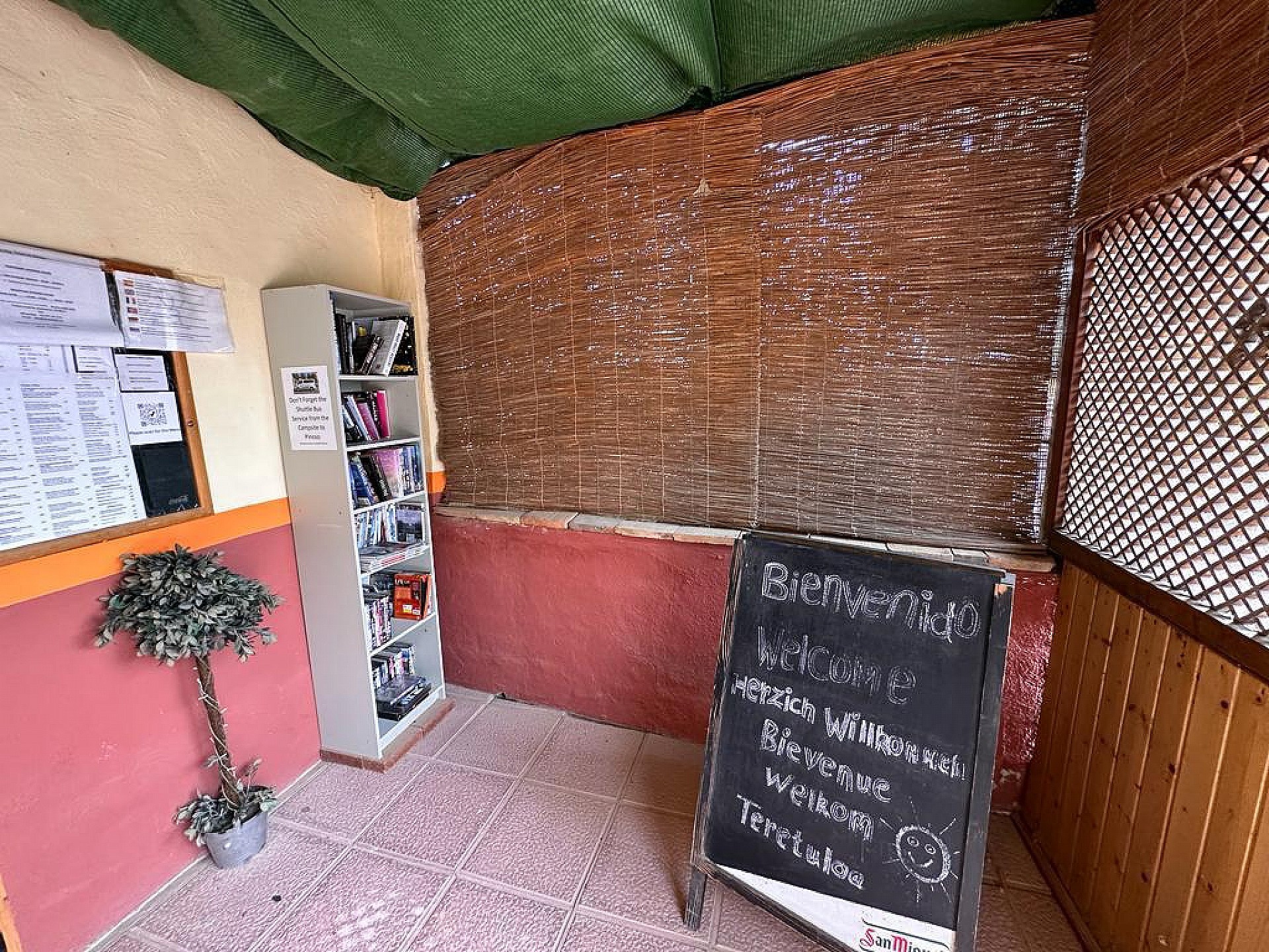 Resale - 3 Bedroom 1 Bathroom Commercial in Pinoso - - Alicante Resale - 3 Bedroom 1 Bathroom Commercial in Pinoso - - Alicante