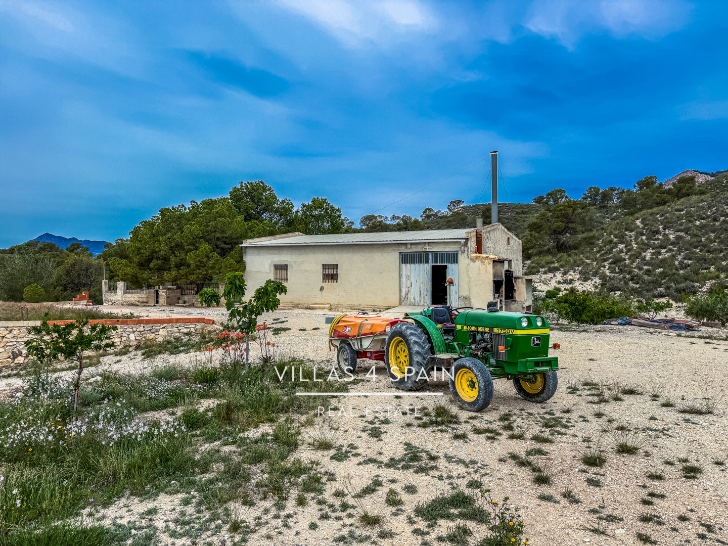 Land with warehouse for sale in Barinas
