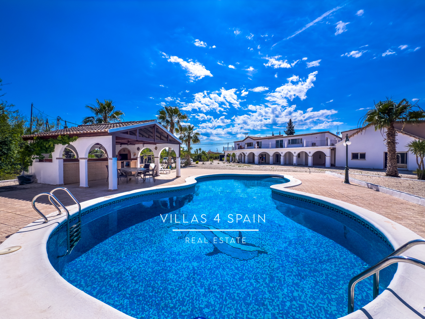 12 Bedroom 6 bathroom villa with private pool in crevillente