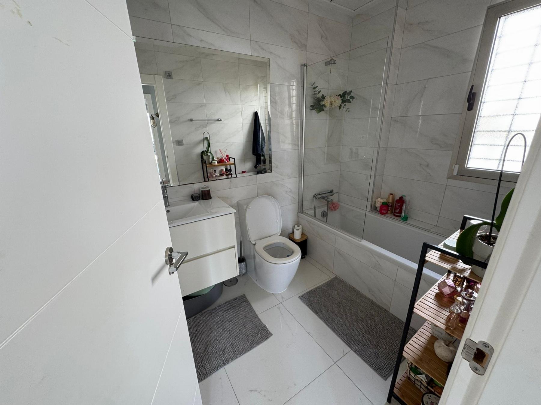 Resale - 5 Bedroom 4 Bathroom Chalet in Orihuela Costa - Villamartin - Alicante Resale - 5 Bedroom 4 Bathroom Chalet in Orihuela Costa - Villamartin - Alicante