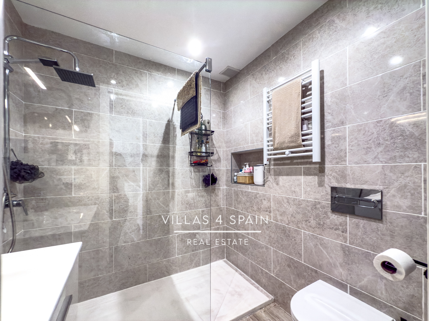 Resale - 2 Bedroom 1 bathroom Fully Renovated Town house with front garden in Torrevieja, San Luis - calle Zarauz - Alicante Resale - 2 Bedroom 1 bathroom Fully Renovated Town house with front garden in Torrevieja, San Luis - calle Zarauz - Alicante
