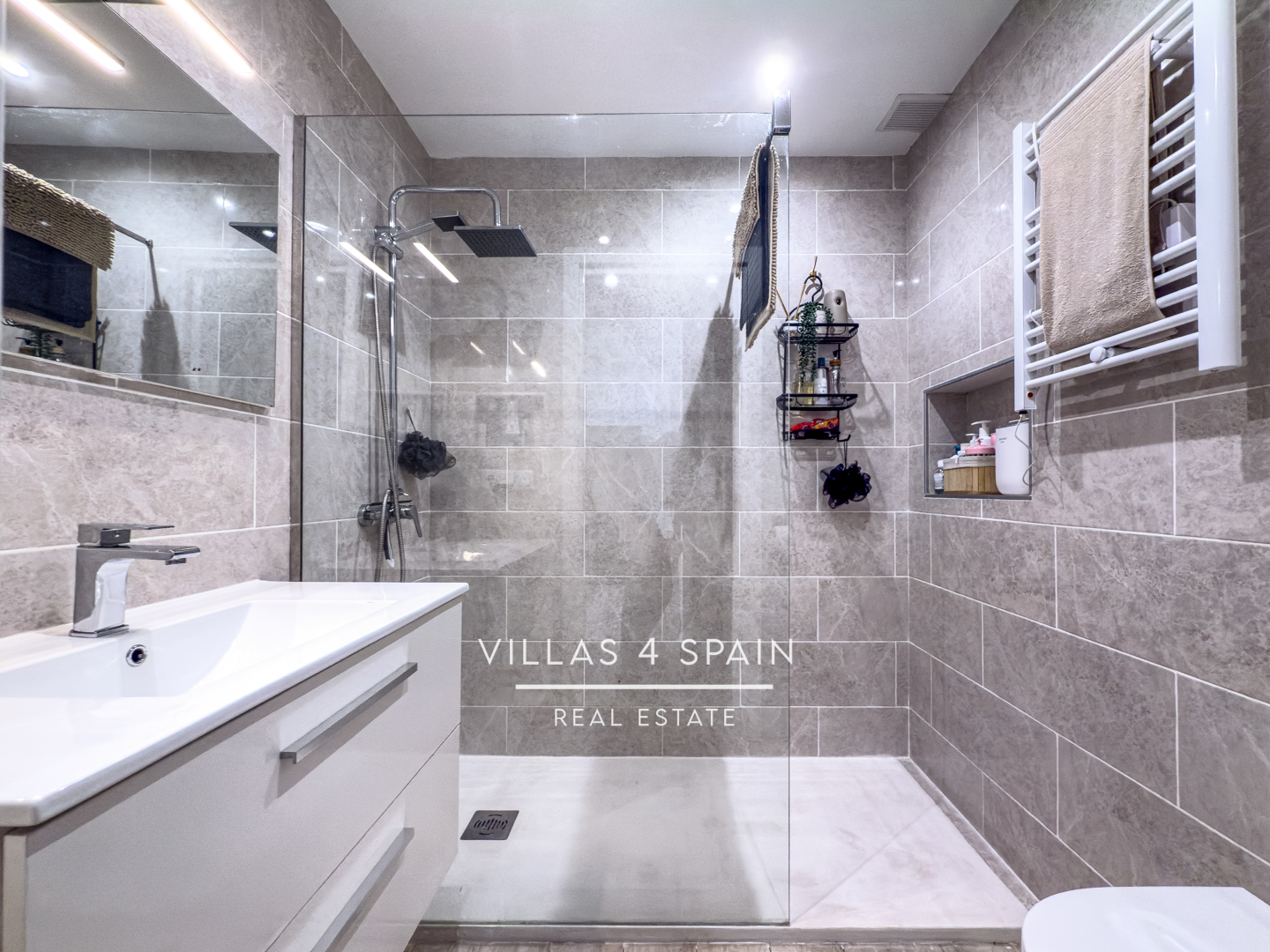 Resale - 2 Bedroom 1 bathroom Fully Renovated Town house with front garden in Torrevieja, San Luis - calle Zarauz - Alicante Resale - 2 Bedroom 1 bathroom Fully Renovated Town house with front garden in Torrevieja, San Luis - calle Zarauz - Alicante