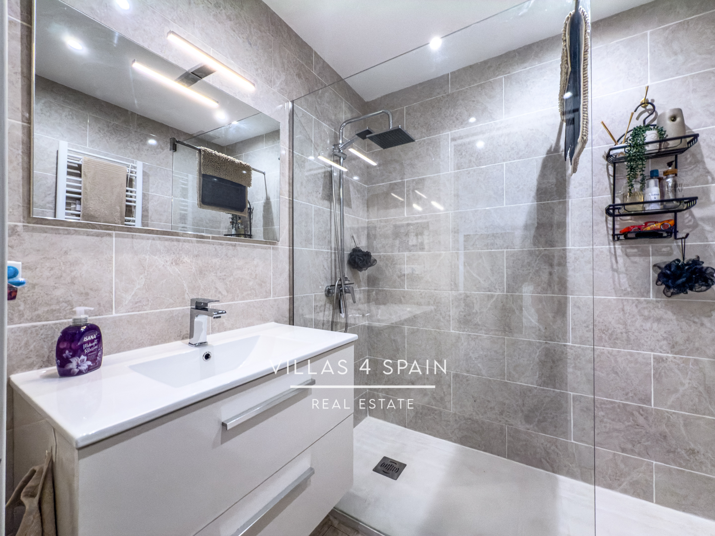 Resale - 2 Bedroom 1 bathroom Fully Renovated Town house with front garden in Torrevieja, San Luis - calle Zarauz - Alicante Resale - 2 Bedroom 1 bathroom Fully Renovated Town house with front garden in Torrevieja, San Luis - calle Zarauz - Alicante