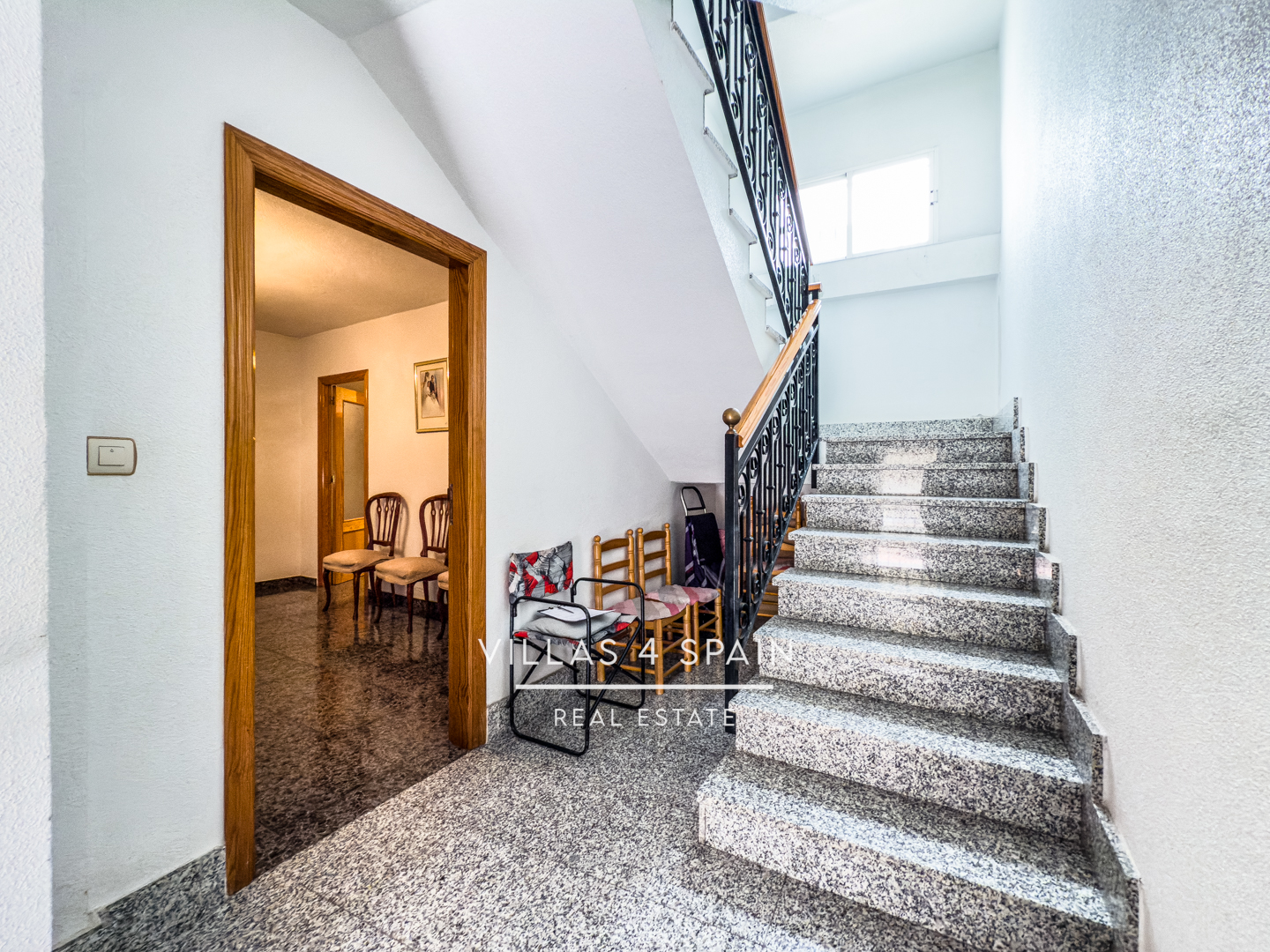 8 Bed 4 Bath Townhouse in Fortuna For Sale