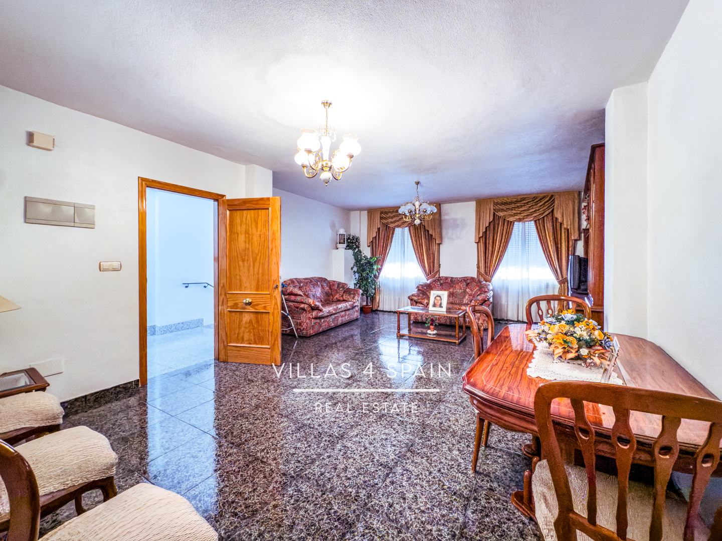 8 Bed 4 Bath Townhouse in Fortuna For Sale
