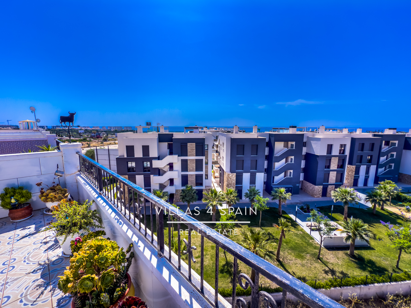 Resale - 2 Bed 1 Bath Apartment with Roof Terrace and sea views - calle salustiana - Alicante Resale - 2 Bed 1 Bath Apartment with Roof Terrace and sea views - calle salustiana - Alicante