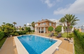 5--2114/2929, 5 Bedroom 3 Bathroom Chalet in Torrevieja