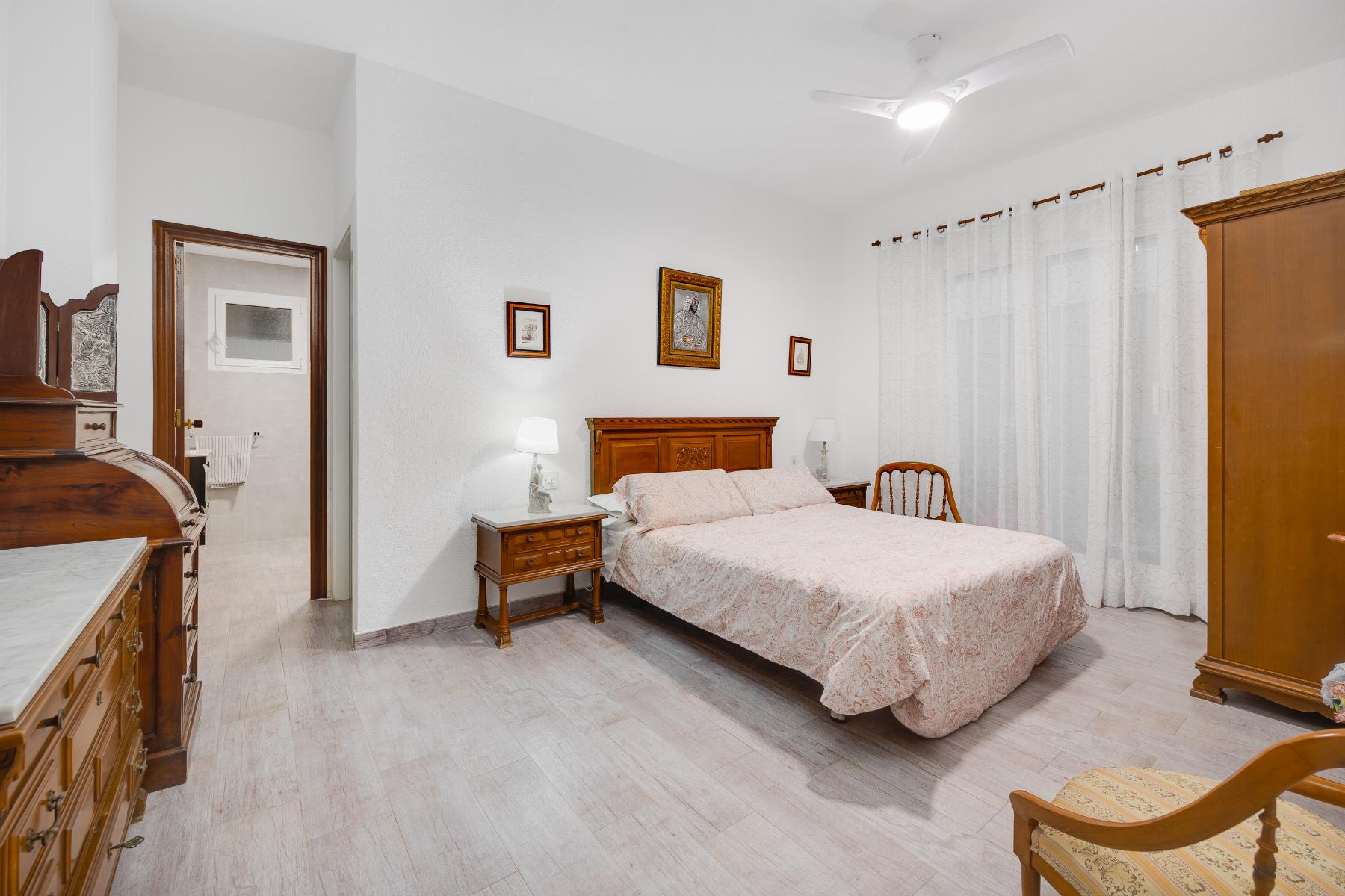 Resale - 4 Bedroom 2 Bathroom Apartamento in Torrevieja - Piscinas naturales - Alicante Resale - 4 Bedroom 2 Bathroom Apartamento in Torrevieja - Piscinas naturales - Alicante