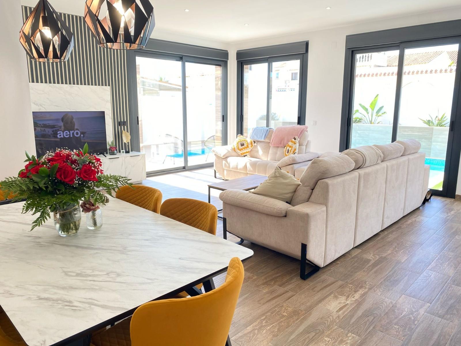 Sold - 3 Bedroom 3 Bathroom Chalet in Orihuela Costa - Villamartin - Alicante Sold - 3 Bedroom 3 Bathroom Chalet in Orihuela Costa - Villamartin - Alicante