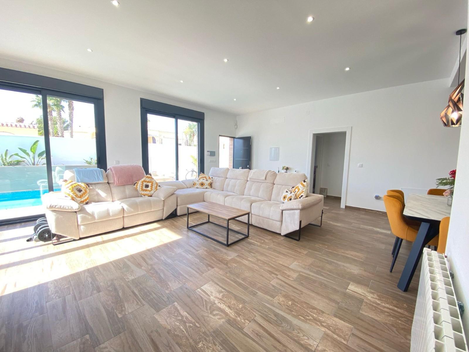 Sold - 3 Bedroom 3 Bathroom Chalet in Orihuela Costa - Villamartin - Alicante Sold - 3 Bedroom 3 Bathroom Chalet in Orihuela Costa - Villamartin - Alicante