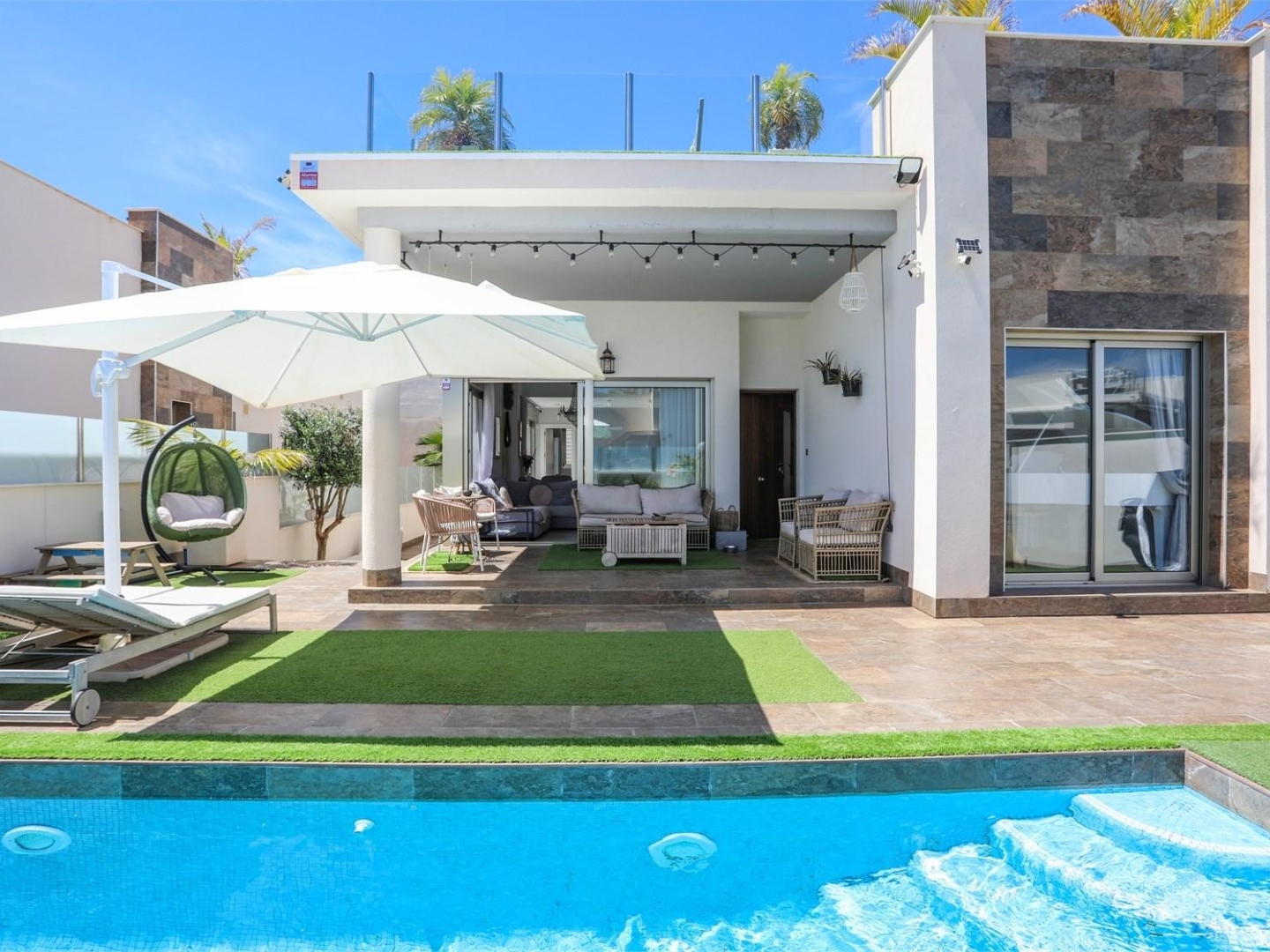 5 Bedroom 4 Bathroom Chalet in Orihuela Costa