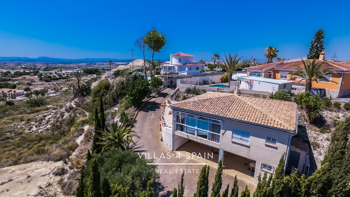  2 Bed 3 Bath Villa with amazing views and underbuild in los baños de Fortuna