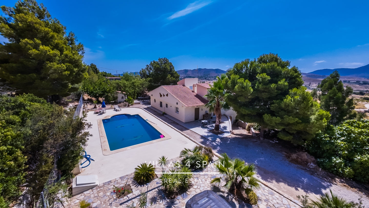 3 Bed 2 Bath Villa with Equestrian facilities in Hondon de las Nieves Alicante
