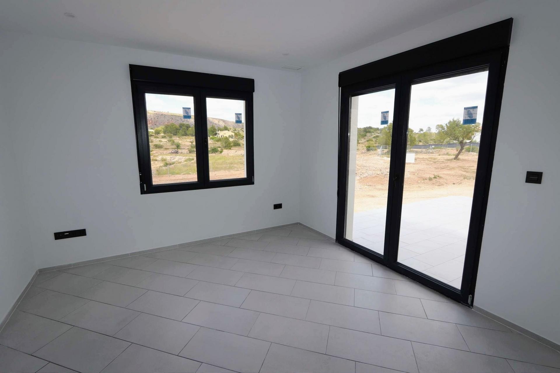 Resale - 4 Bedroom 2 Bathroom Villa in Aspe - - Alicante Resale - 4 Bedroom 2 Bathroom Villa in Aspe - - Alicante