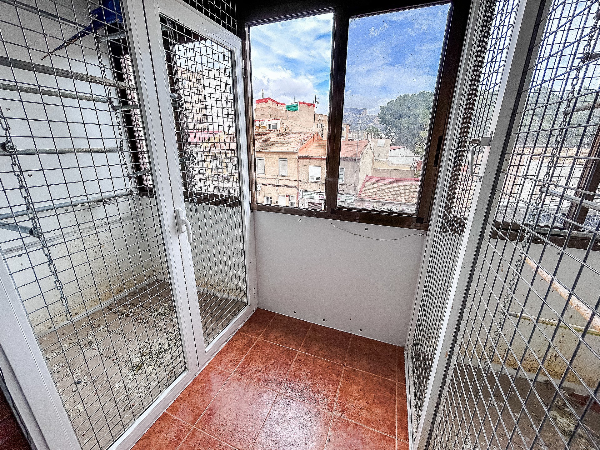 Resale - 4 Bedroom 2 Bathroom Apartment in Elda - - Alicante Resale - 4 Bedroom 2 Bathroom Apartment in Elda - - Alicante