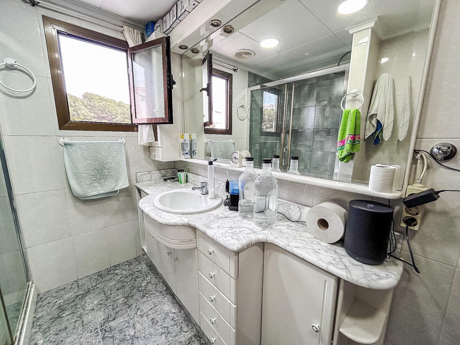 Resale - 4 Bedroom 2 Bathroom Apartment in Elda - - Alicante Resale - 4 Bedroom 2 Bathroom Apartment in Elda - - Alicante