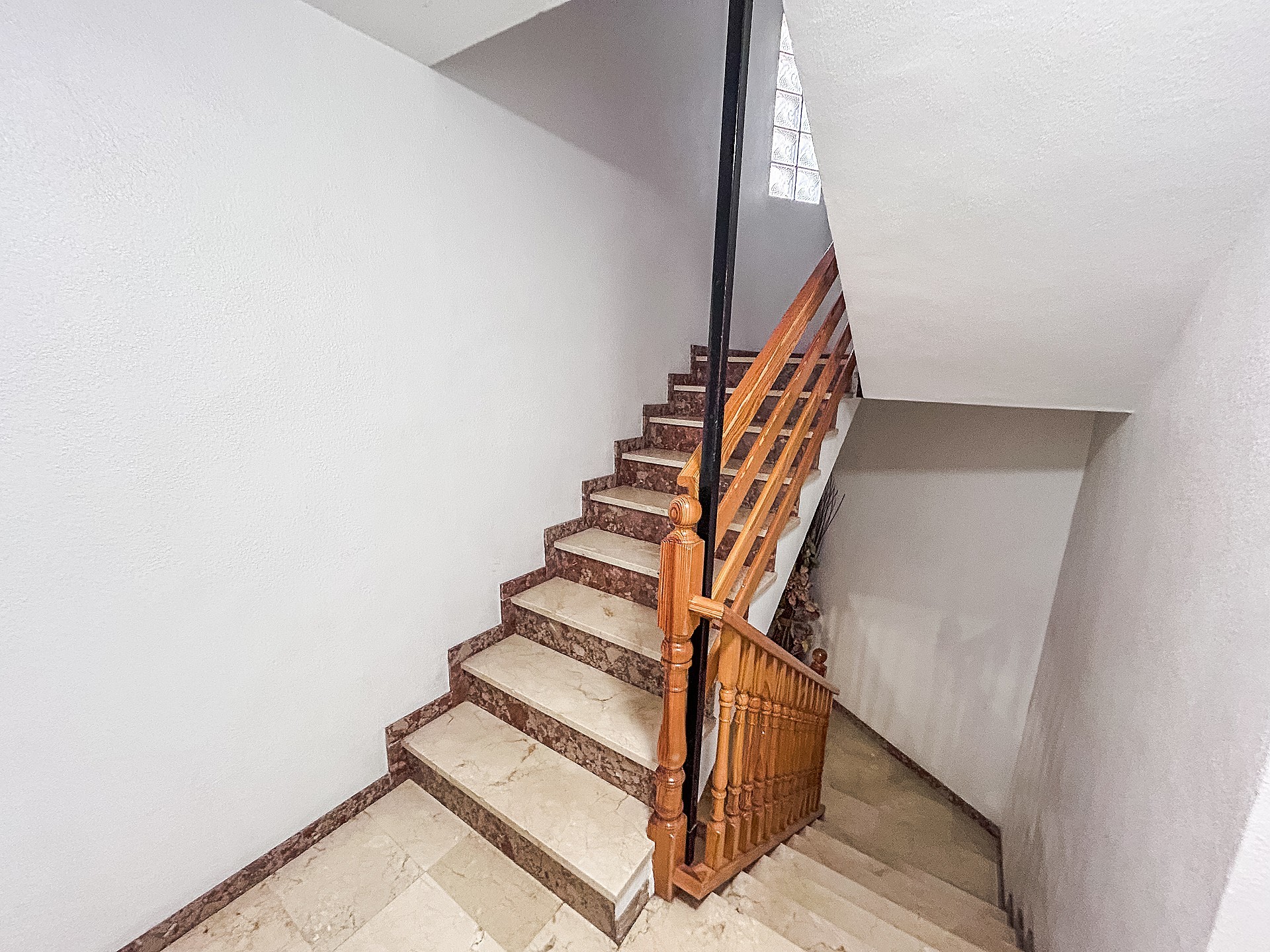 Resale - 4 Bedroom 2 Bathroom Apartment in Elda - - Alicante Resale - 4 Bedroom 2 Bathroom Apartment in Elda - - Alicante