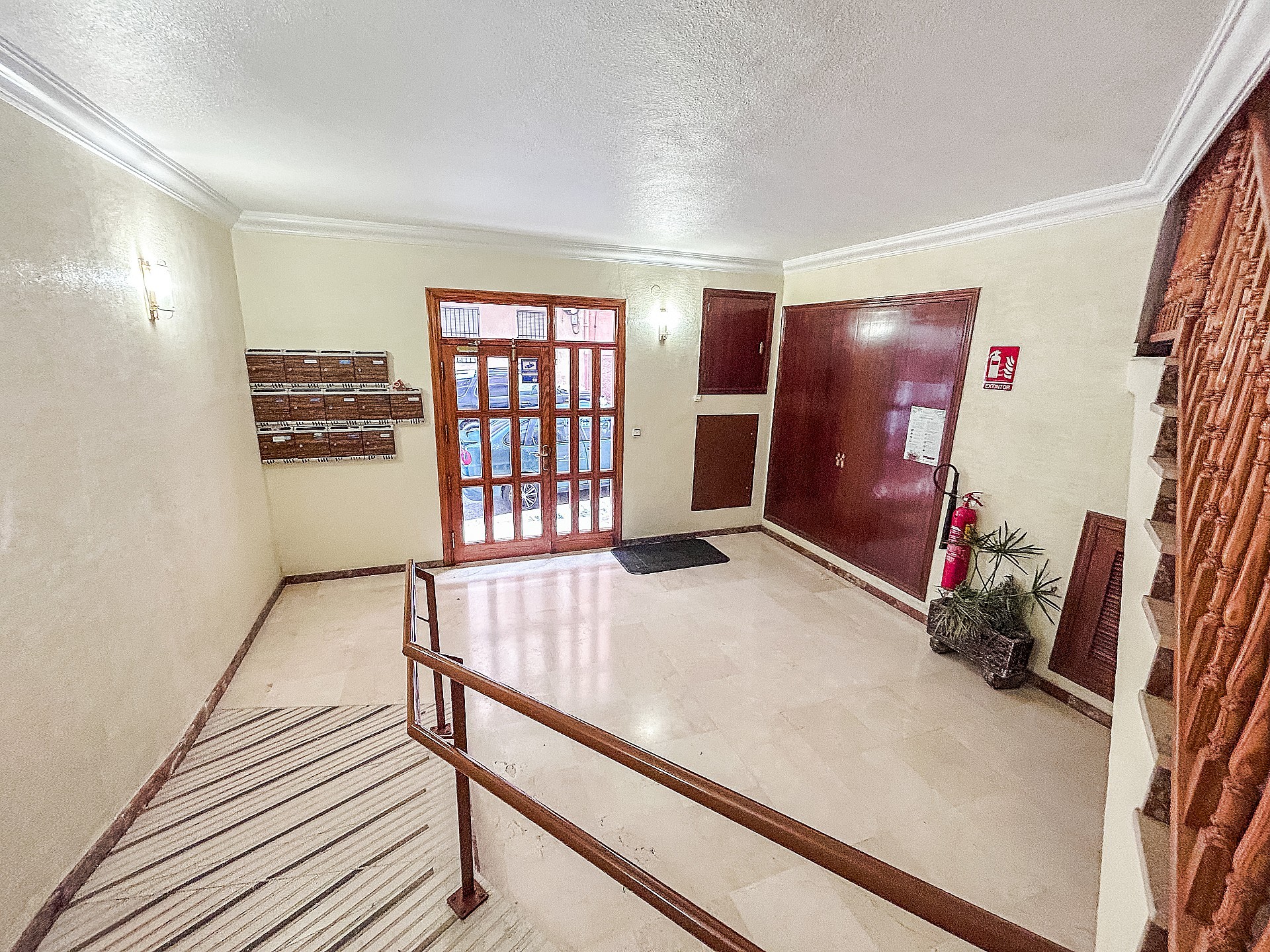 Resale - 4 Bedroom 2 Bathroom Apartment in Elda - - Alicante Resale - 4 Bedroom 2 Bathroom Apartment in Elda - - Alicante