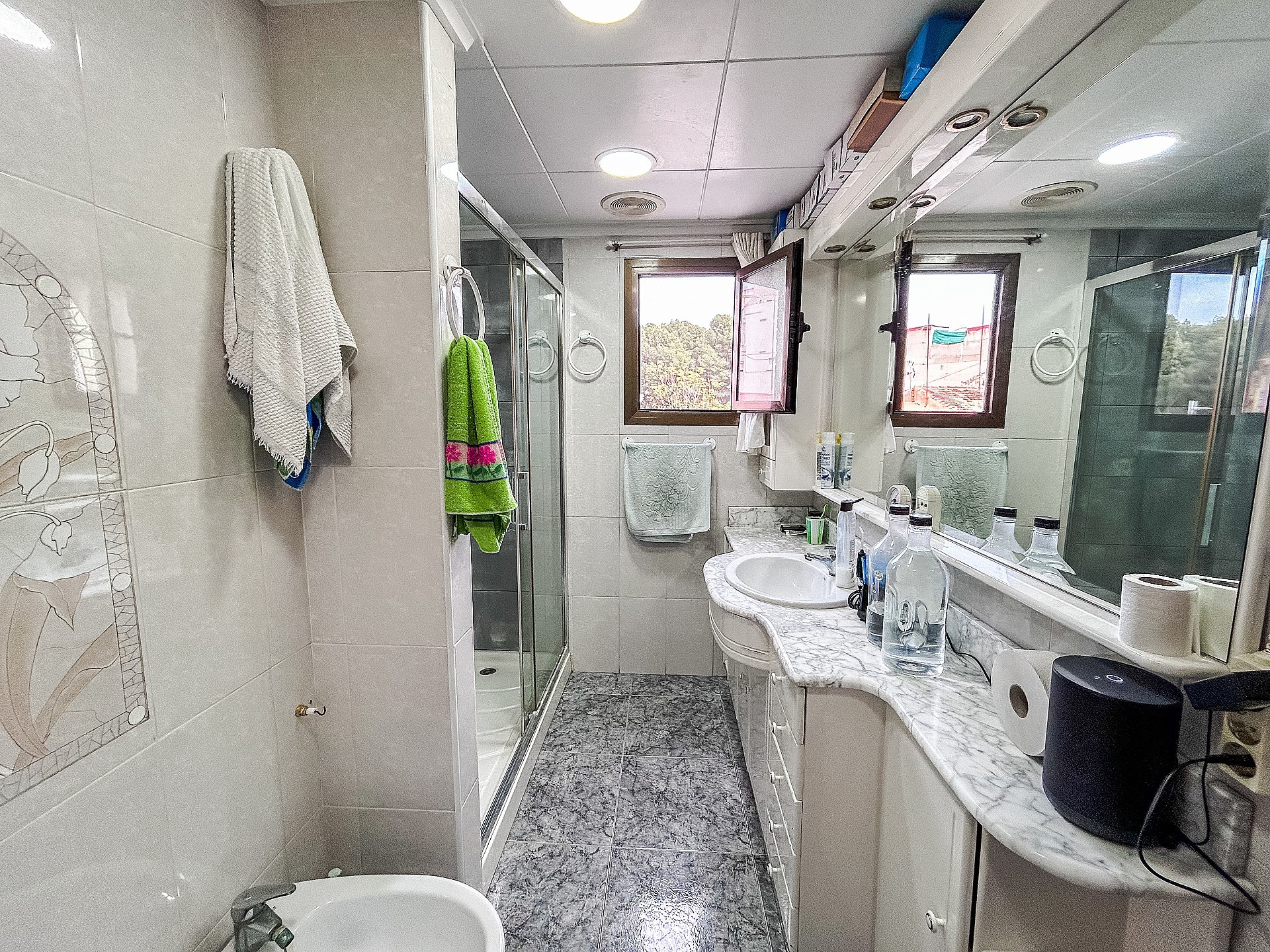 Resale - 4 Bedroom 2 Bathroom Apartment in Elda - - Alicante Resale - 4 Bedroom 2 Bathroom Apartment in Elda - - Alicante
