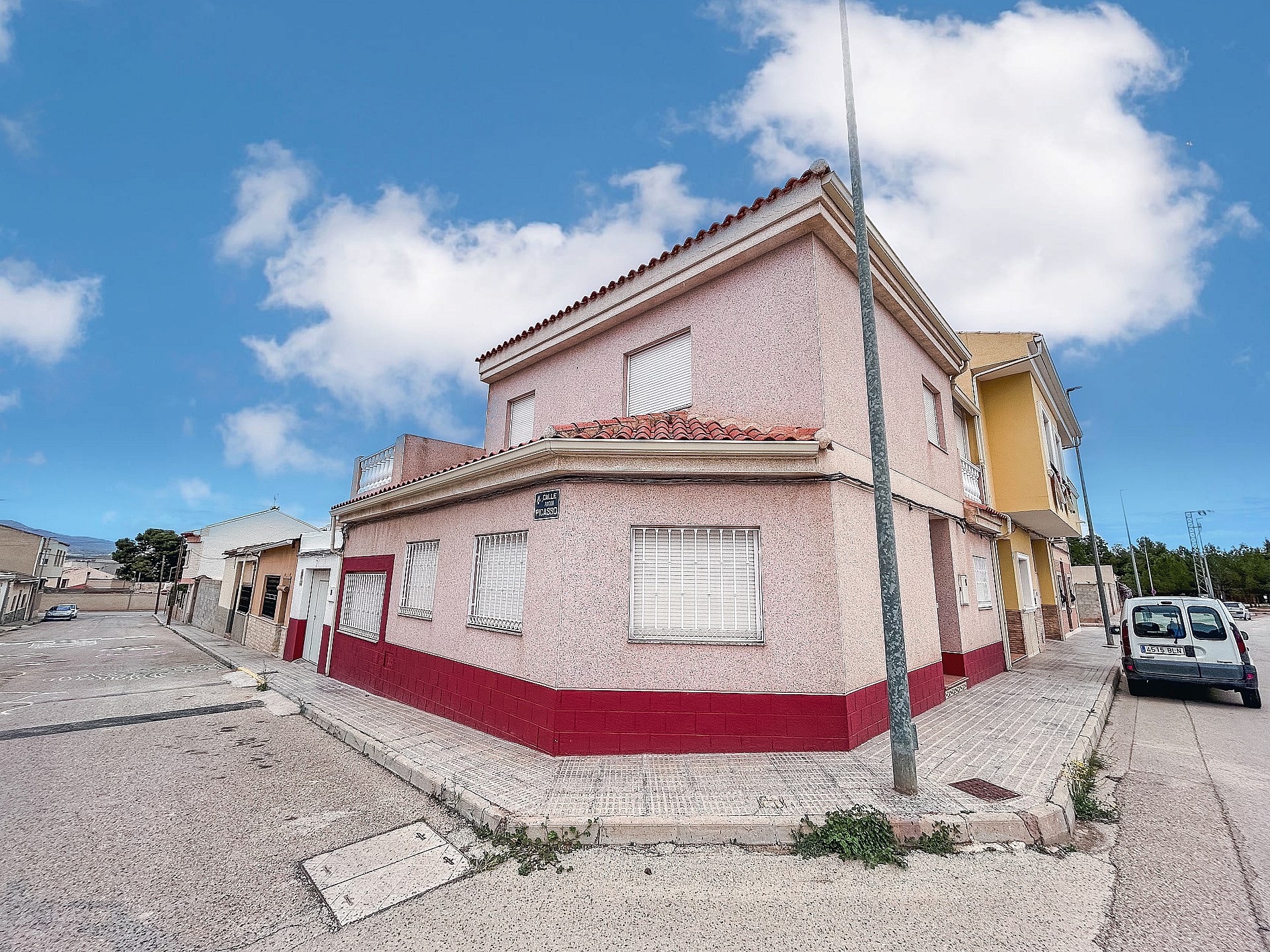 Resale - 5 Bedroom 2 Bathroom Townhouse in Pinoso - - Alicante Resale - 5 Bedroom 2 Bathroom Townhouse in Pinoso - - Alicante