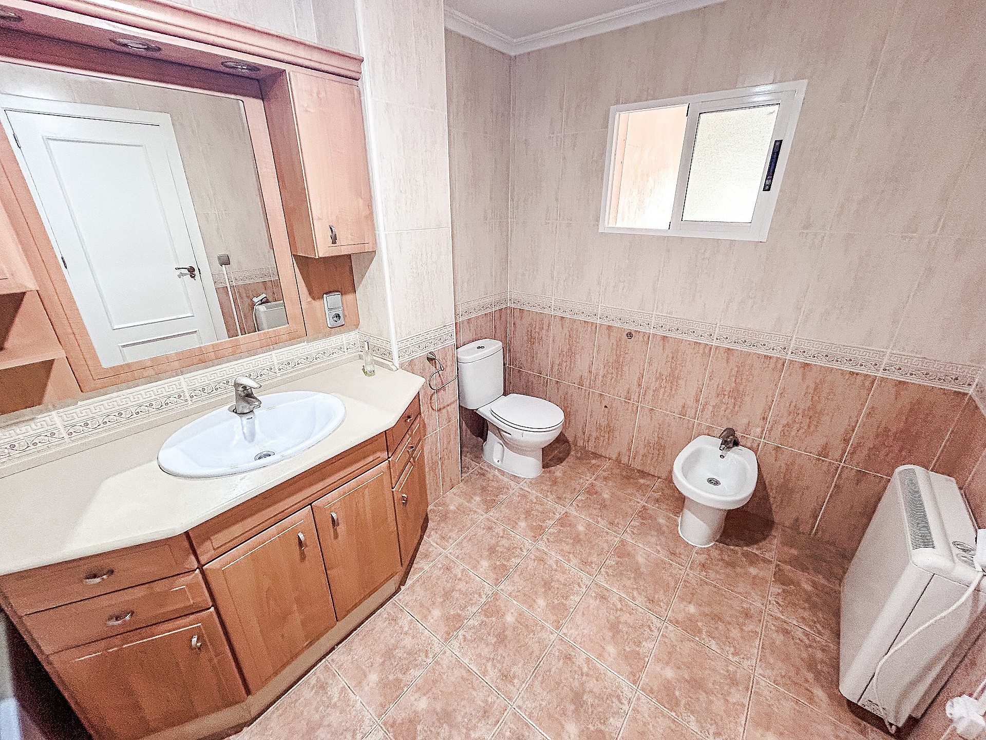 Resale - 5 Bedroom 2 Bathroom Townhouse in Pinoso - - Alicante Resale - 5 Bedroom 2 Bathroom Townhouse in Pinoso - - Alicante