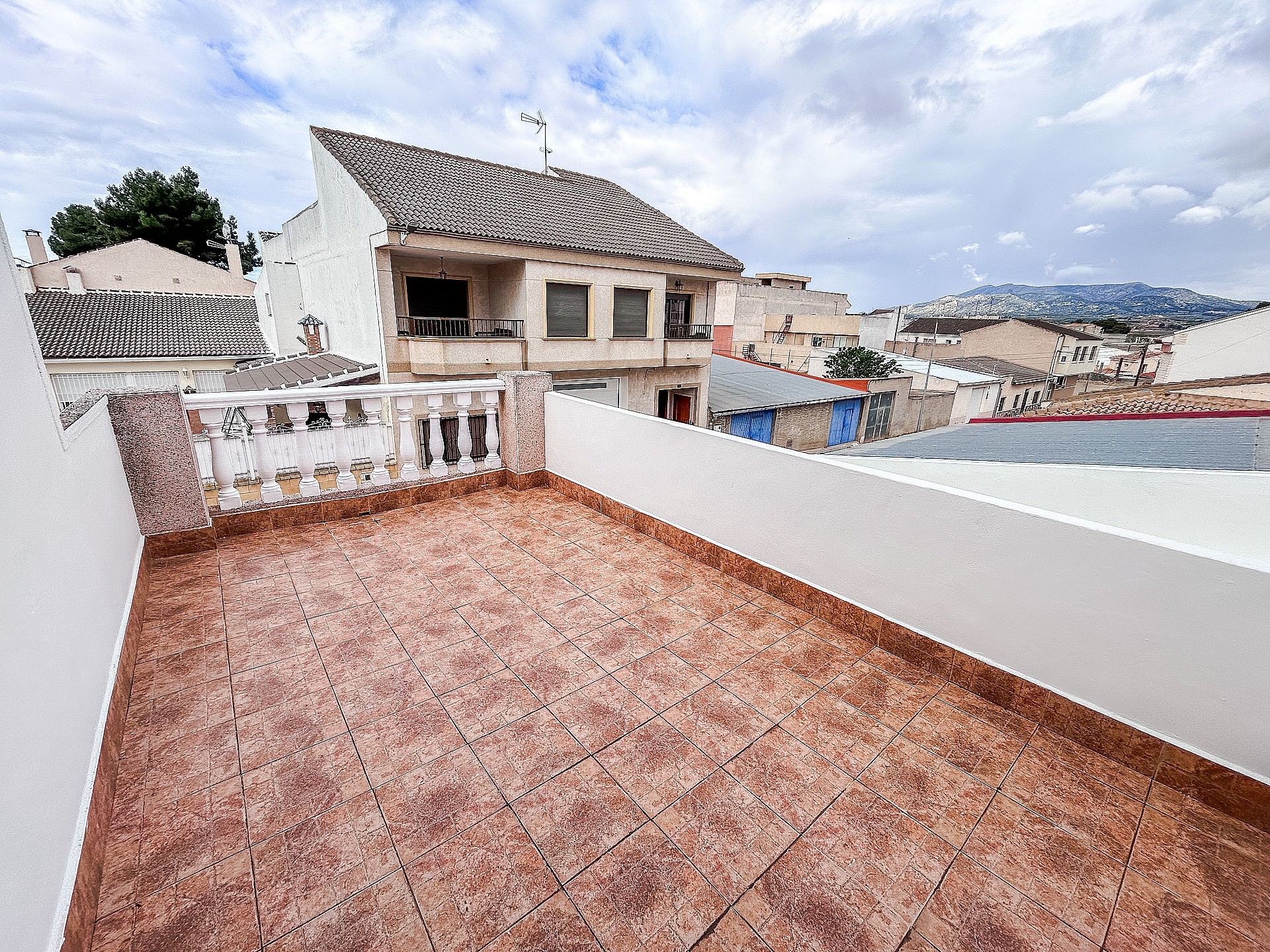 Resale - 5 Bedroom 2 Bathroom Townhouse in Pinoso - - Alicante Resale - 5 Bedroom 2 Bathroom Townhouse in Pinoso - - Alicante