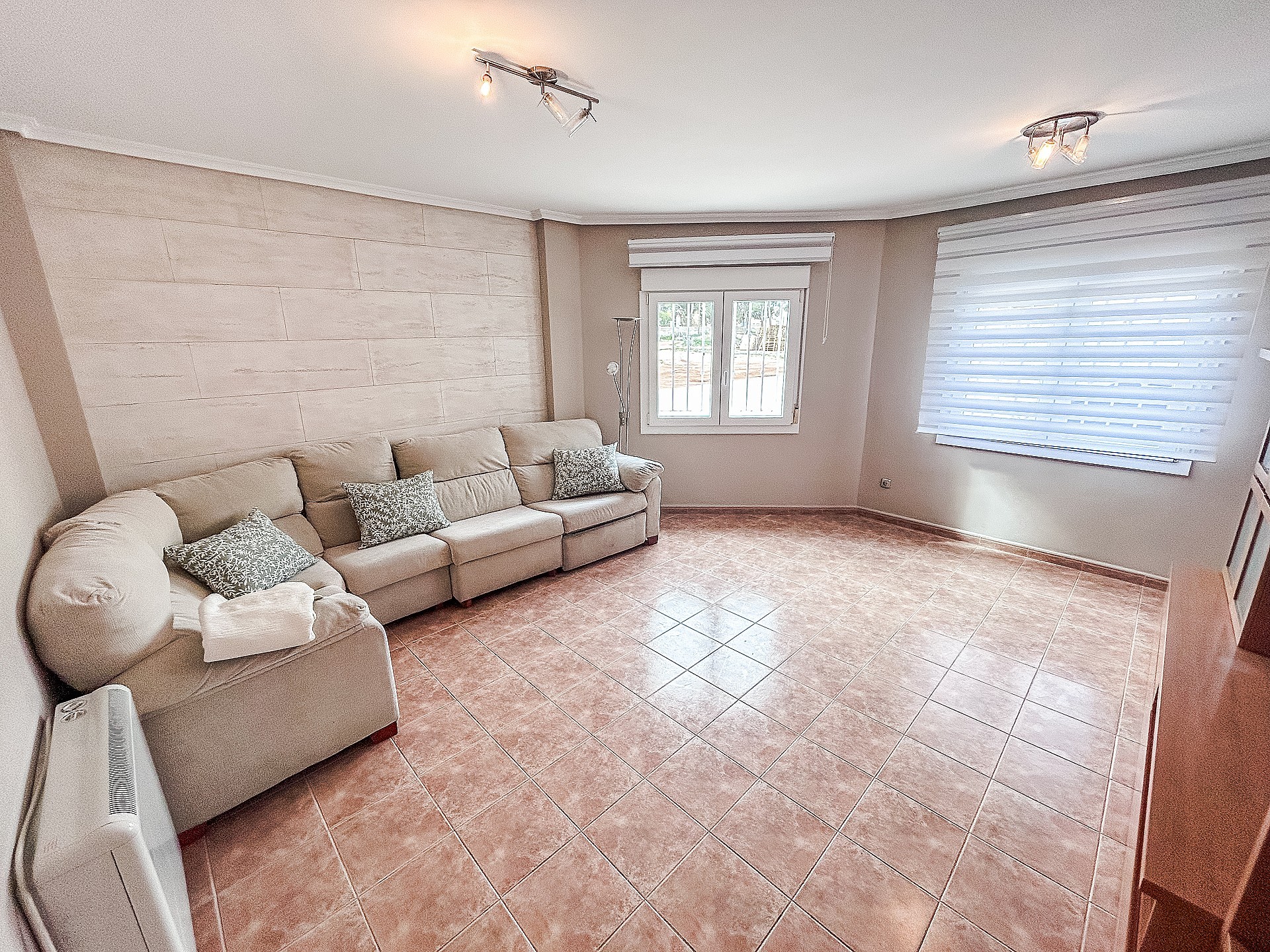 Resale - 5 Bedroom 2 Bathroom Townhouse in Pinoso - - Alicante Resale - 5 Bedroom 2 Bathroom Townhouse in Pinoso - - Alicante