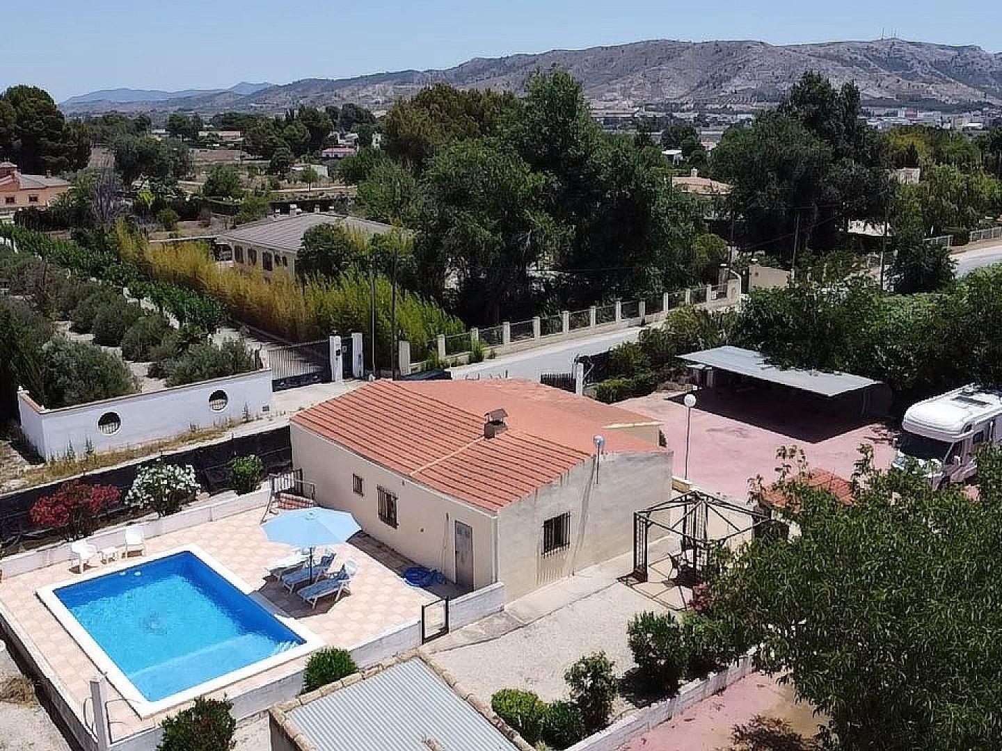 4 Bedroom 1 Bathroom Villa in Villena