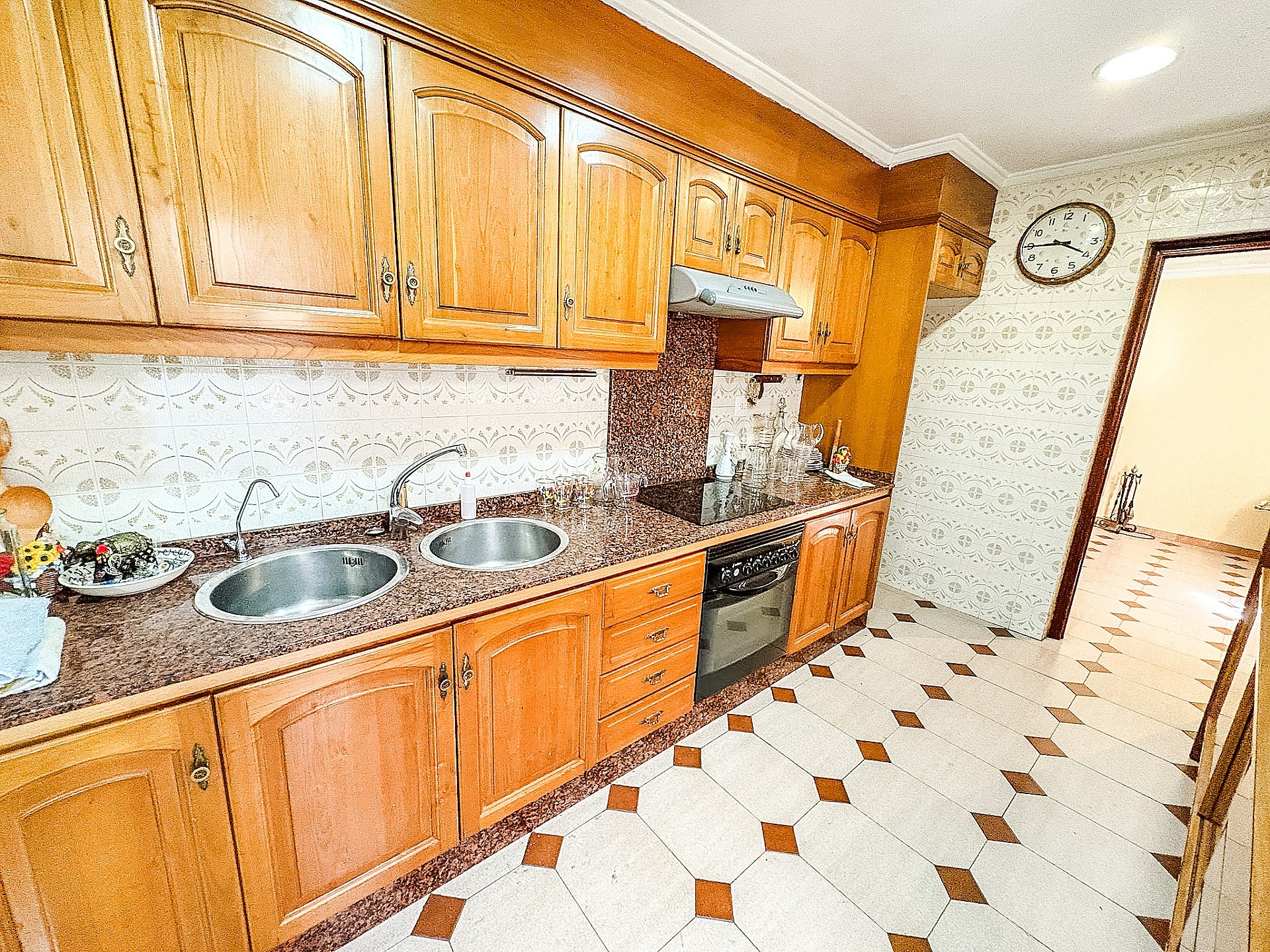 Resale - 4 Bedroom 2 Bathroom Townhouse in Elda - - Alicante Resale - 4 Bedroom 2 Bathroom Townhouse in Elda - - Alicante