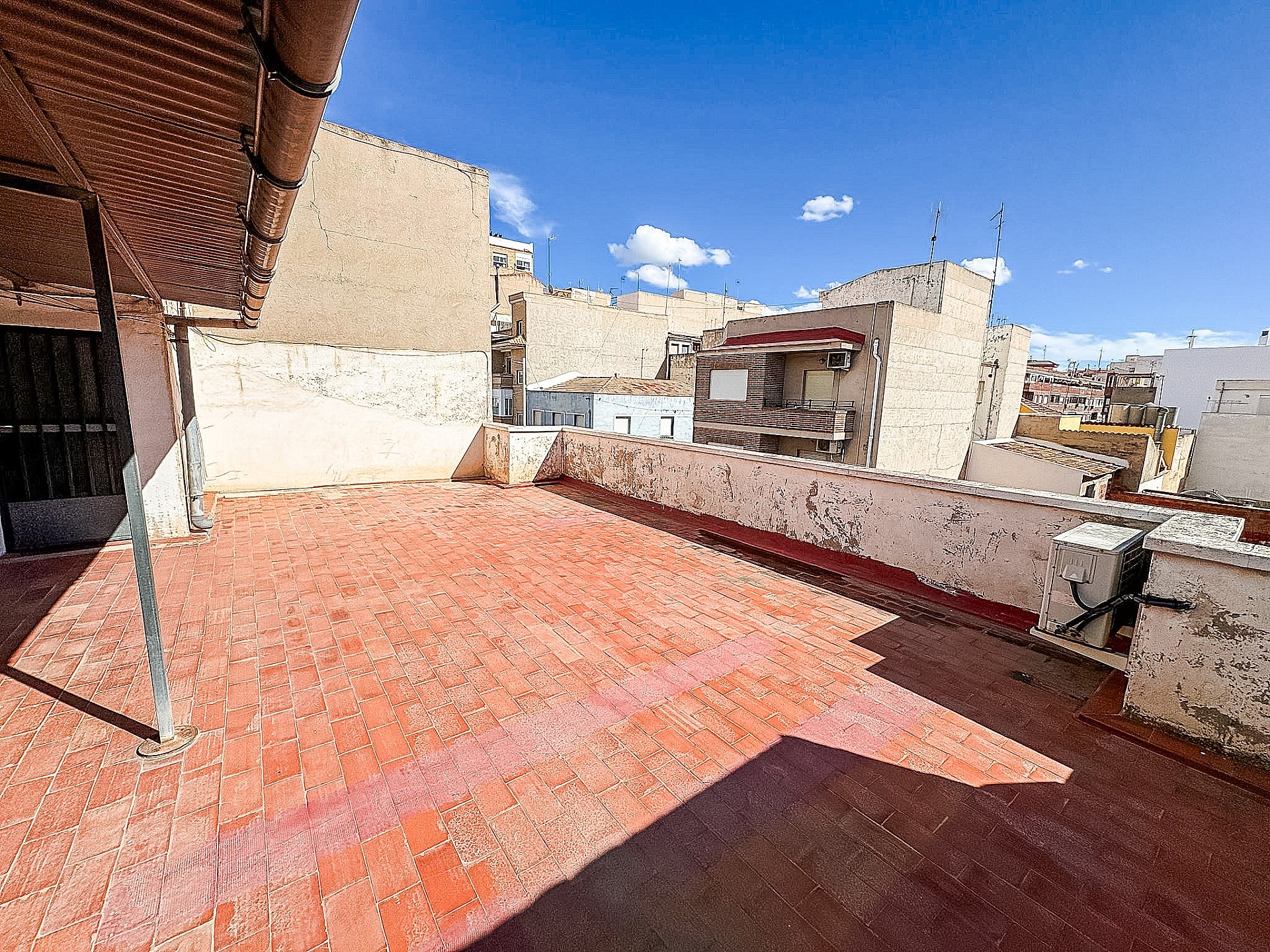 Resale - 4 Bedroom 2 Bathroom Townhouse in Elda - - Alicante Resale - 4 Bedroom 2 Bathroom Townhouse in Elda - - Alicante
