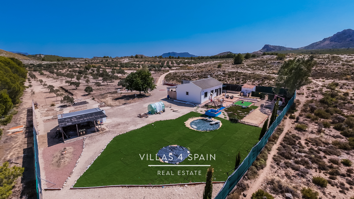 Resale - 2 Bed 2 Bath Country Villa with 16.550m2 plot in Sax - calle garcilaso - Alicante Resale - 2 Bed 2 Bath Country Villa with 16.550m2 plot in Sax - calle garcilaso - Alicante