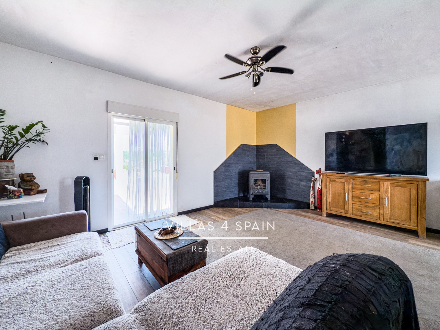 Resale - 2 Bed 2 Bath Country Villa with 16.550m2 plot in Sax - calle garcilaso - Alicante Resale - 2 Bed 2 Bath Country Villa with 16.550m2 plot in Sax - calle garcilaso - Alicante