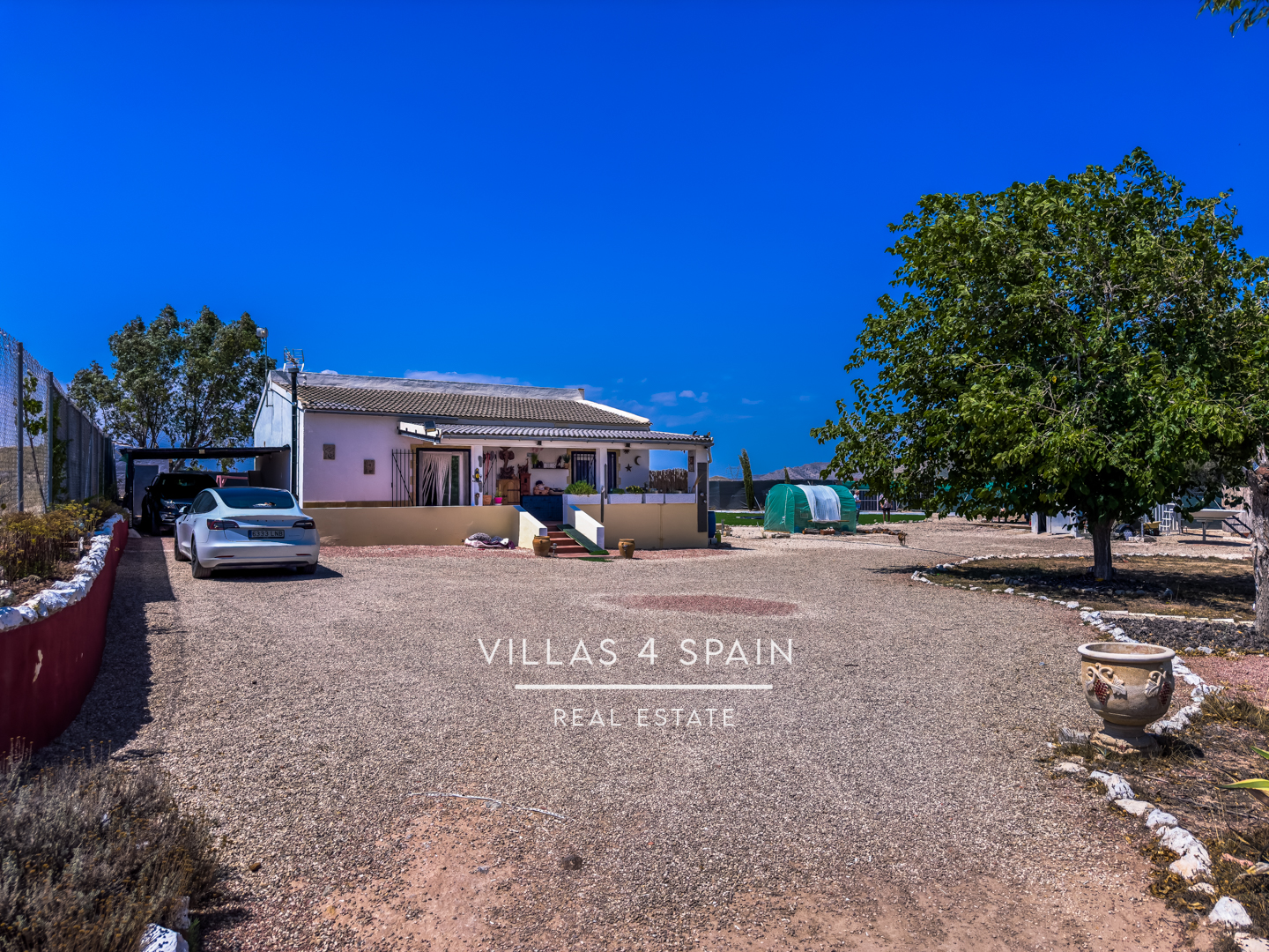 Resale - 2 Bed 2 Bath Country Villa with 16.550m2 plot in Sax - calle garcilaso - Alicante Resale - 2 Bed 2 Bath Country Villa with 16.550m2 plot in Sax - calle garcilaso - Alicante