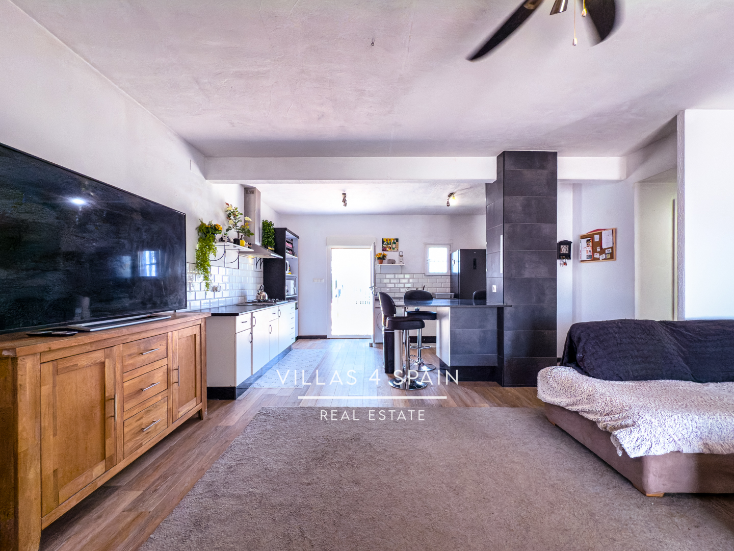 Resale - 2 Bed 2 Bath Country Villa with 16.550m2 plot in Sax - calle garcilaso - Alicante Resale - 2 Bed 2 Bath Country Villa with 16.550m2 plot in Sax - calle garcilaso - Alicante