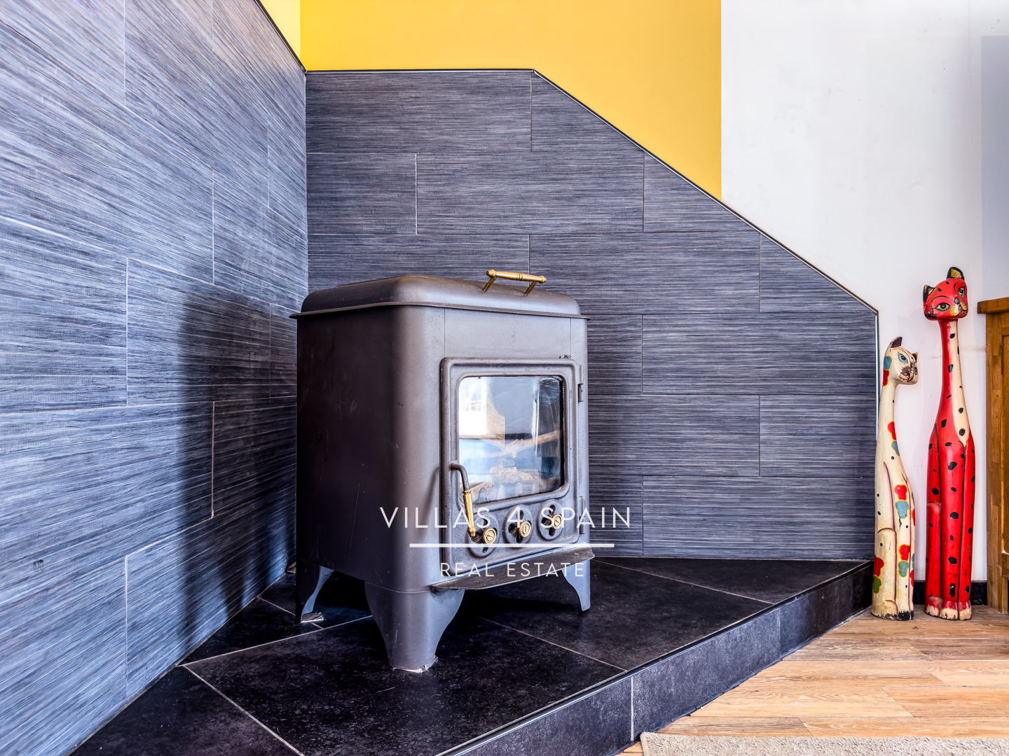 Resale - 2 Bed 2 Bath Country Villa with 16.550m2 plot in Sax - calle garcilaso - Alicante Resale - 2 Bed 2 Bath Country Villa with 16.550m2 plot in Sax - calle garcilaso - Alicante