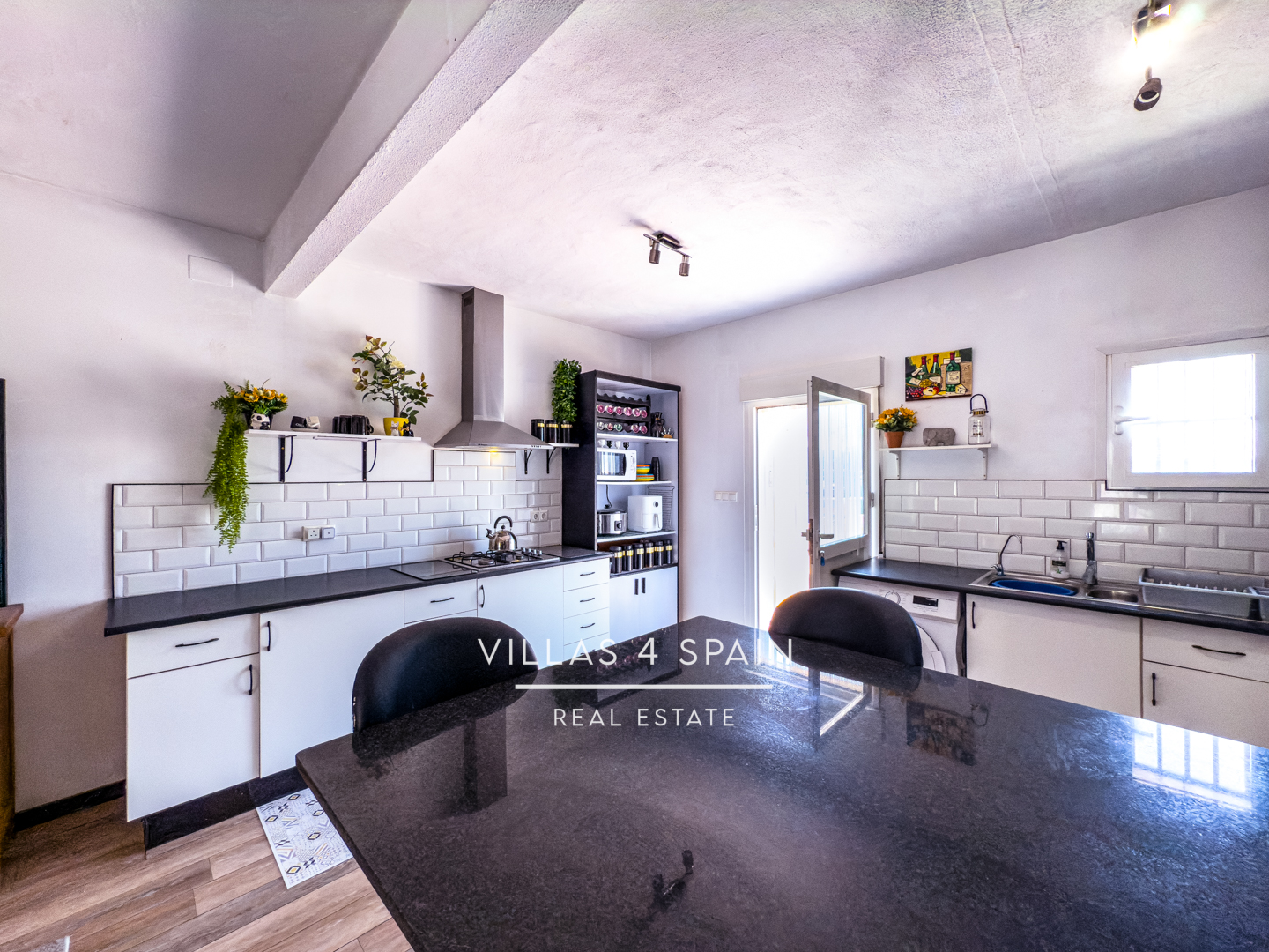 Resale - 2 Bed 2 Bath Country Villa with 16.550m2 plot in Sax - calle garcilaso - Alicante Resale - 2 Bed 2 Bath Country Villa with 16.550m2 plot in Sax - calle garcilaso - Alicante