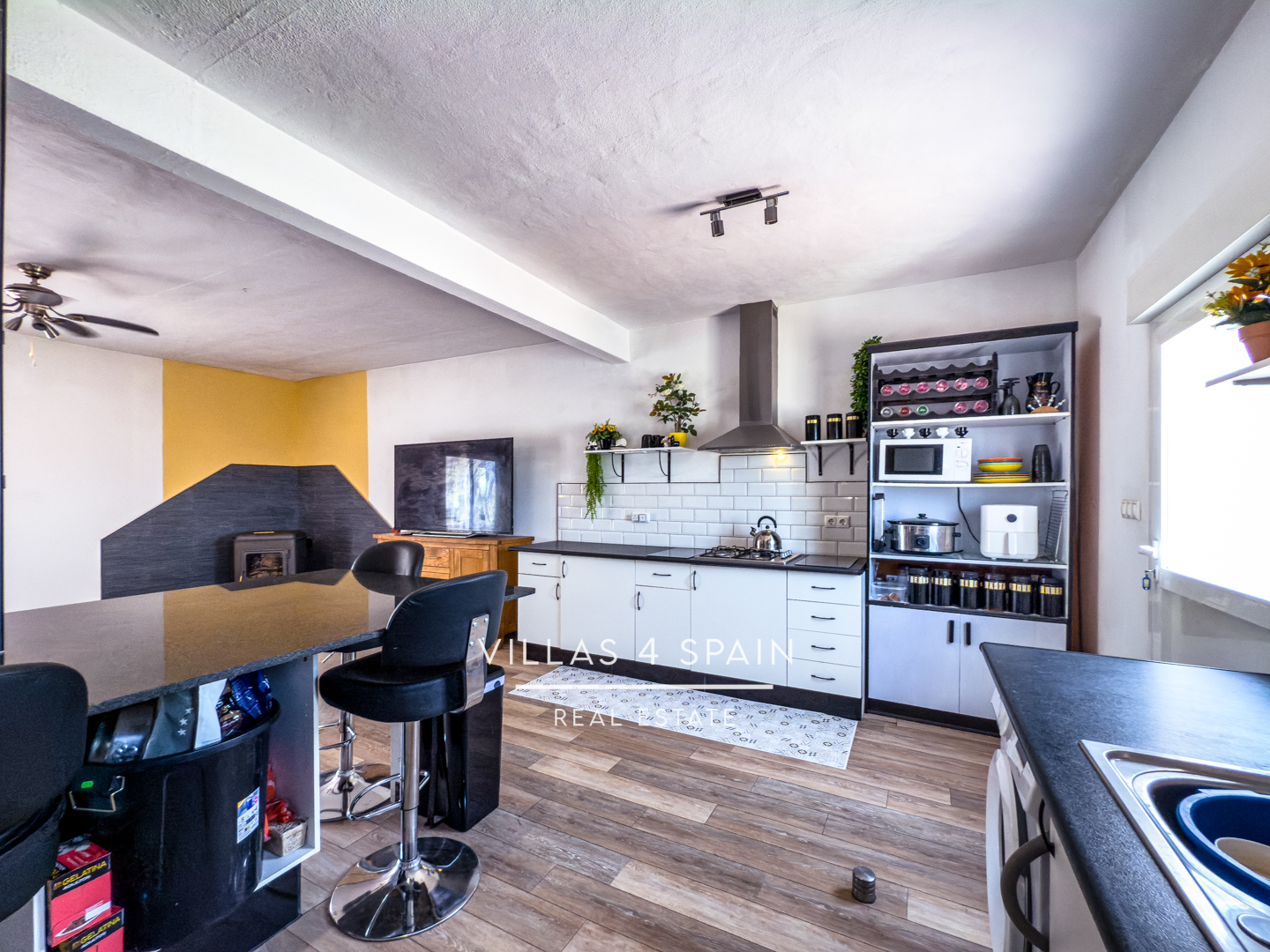 Resale - 2 Bed 2 Bath Country Villa with 16.550m2 plot in Sax - calle garcilaso - Alicante Resale - 2 Bed 2 Bath Country Villa with 16.550m2 plot in Sax - calle garcilaso - Alicante