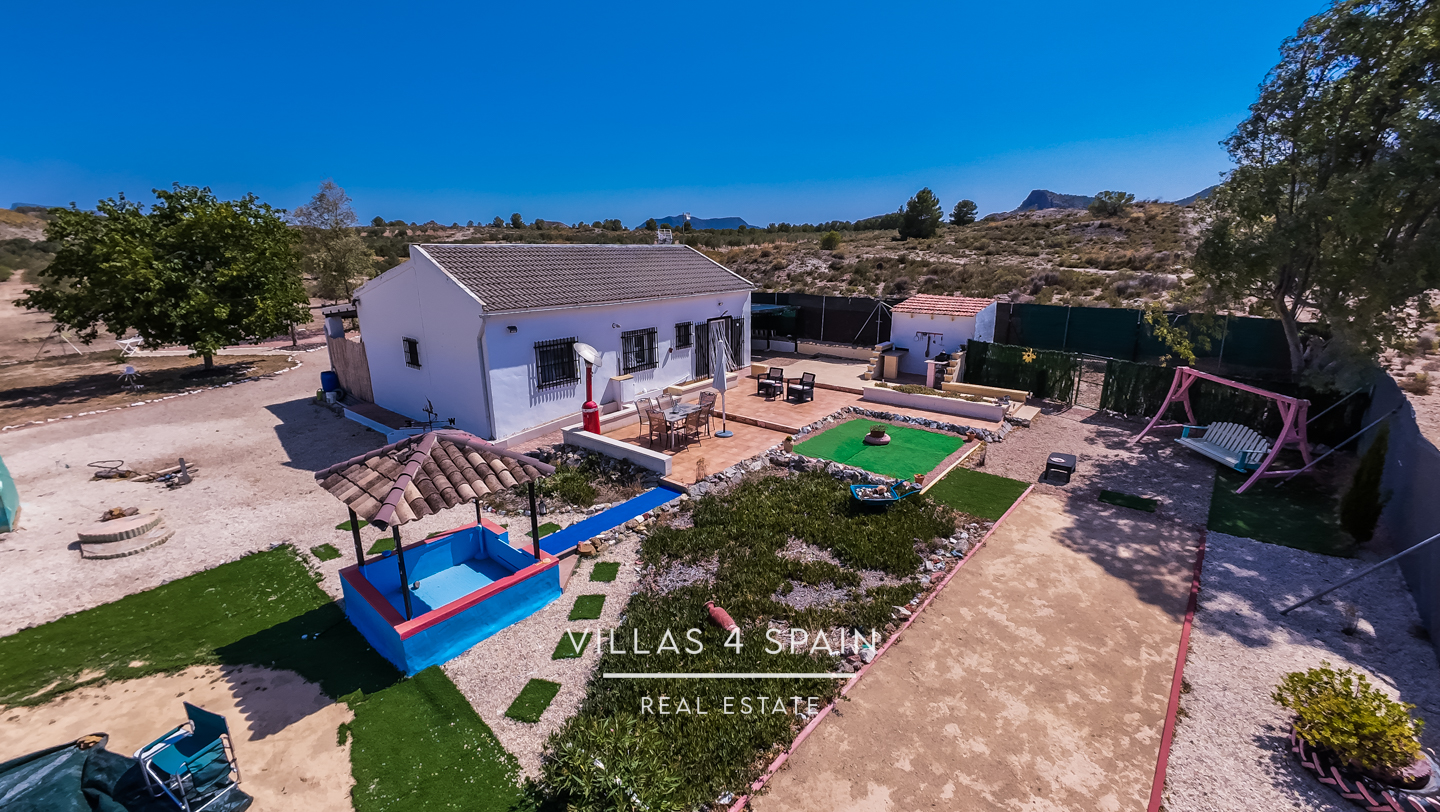 Resale - 2 Bed 2 Bath Country Villa with 16.550m2 plot in Sax - calle garcilaso - Alicante Resale - 2 Bed 2 Bath Country Villa with 16.550m2 plot in Sax - calle garcilaso - Alicante