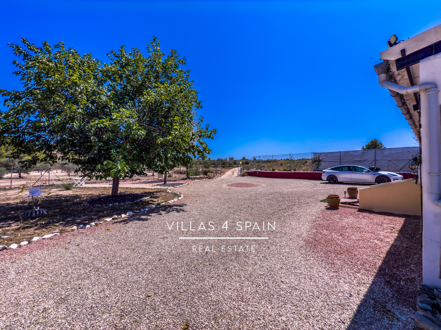 Resale - 2 Bed 2 Bath Country Villa with 16.550m2 plot in Sax - calle garcilaso - Alicante Resale - 2 Bed 2 Bath Country Villa with 16.550m2 plot in Sax - calle garcilaso - Alicante