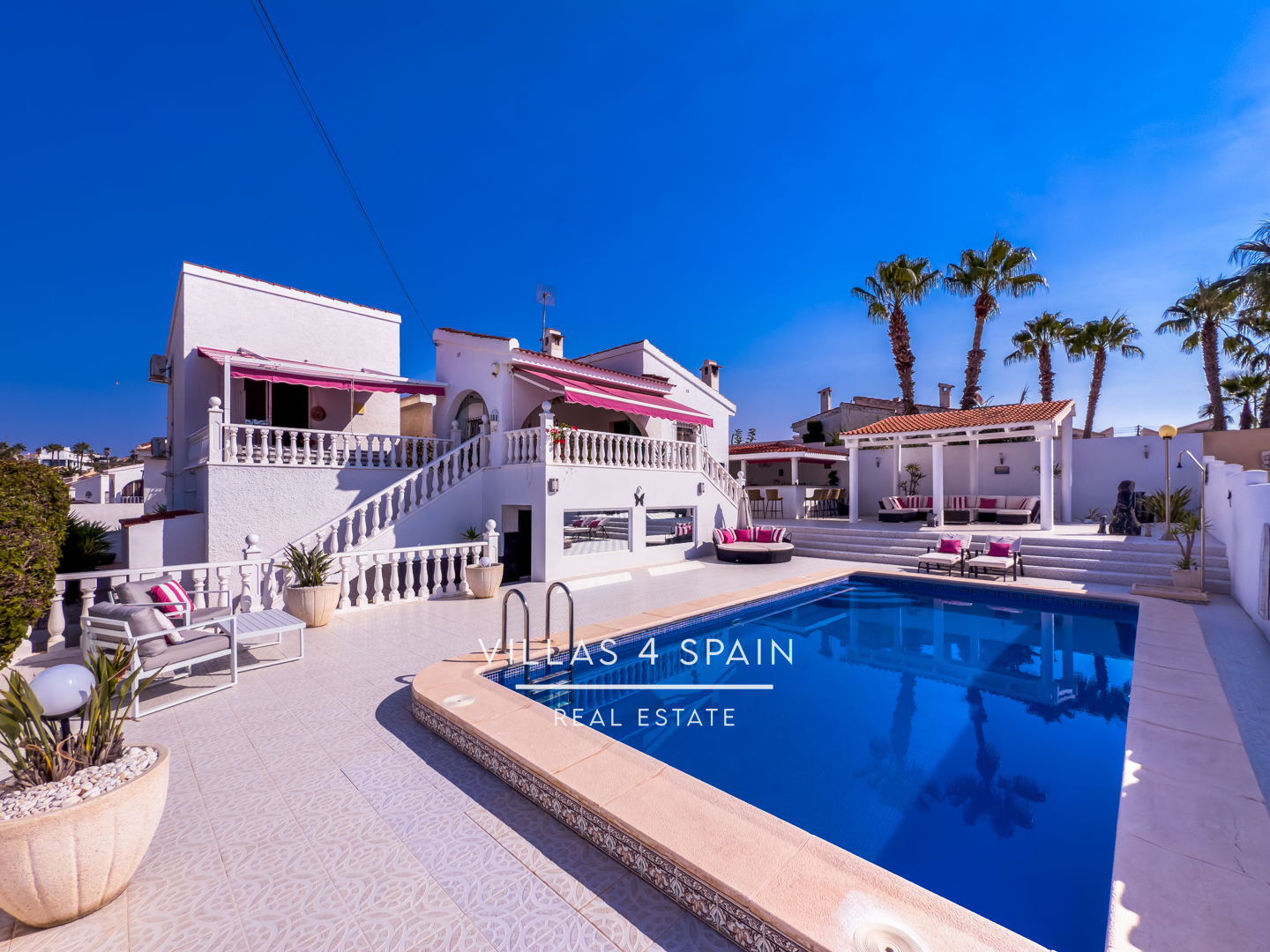 4 Bed 4 Bath Villa with Private Pool and Garage Parking in Ciudad Quesada