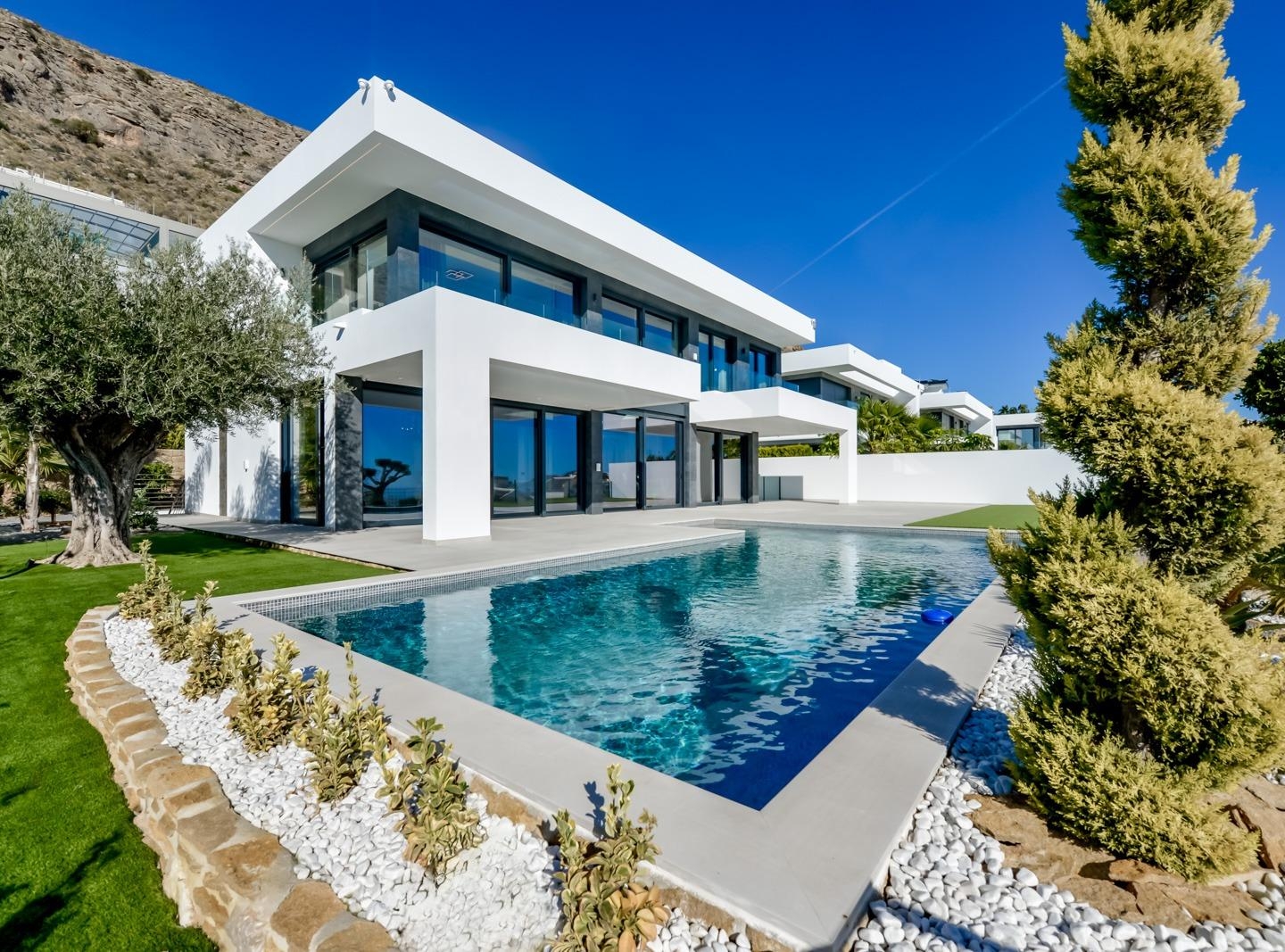 8 Bedroom 5 Bathroom villa in Finestrat