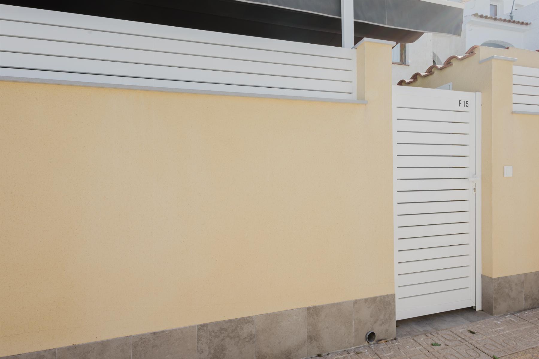Resale - 3 Bedroom 1 Bathroom Bungalow in Torrevieja - playa de los naufragos - Alicante Resale - 3 Bedroom 1 Bathroom Bungalow in Torrevieja - playa de los naufragos - Alicante