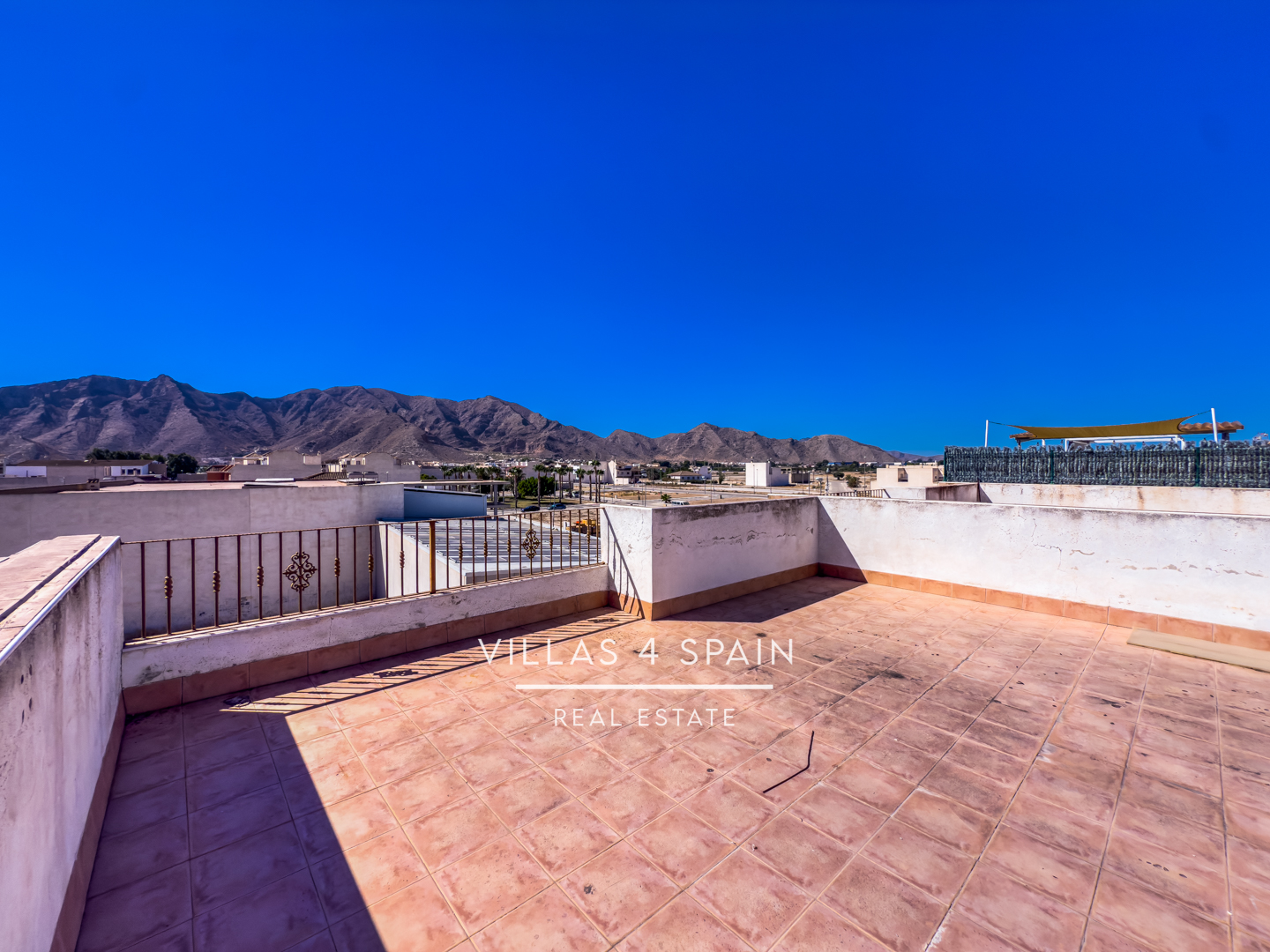 Resale - 3 bed 2 bath townhouse with large garage in Cox, Orihuela - calle el gestor - Alicante Resale - 3 bed 2 bath townhouse with large garage in Cox, Orihuela - calle el gestor - Alicante