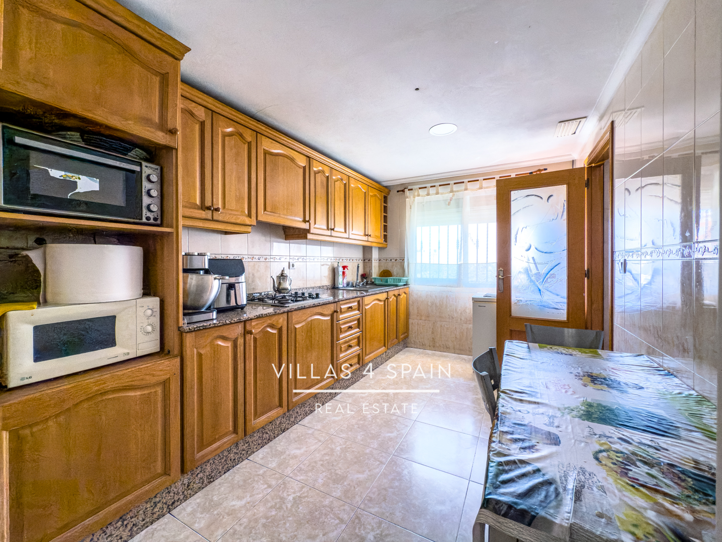 Resale - 3 bed 2 bath townhouse with large garage in Cox, Orihuela - calle el gestor - Alicante Resale - 3 bed 2 bath townhouse with large garage in Cox, Orihuela - calle el gestor - Alicante