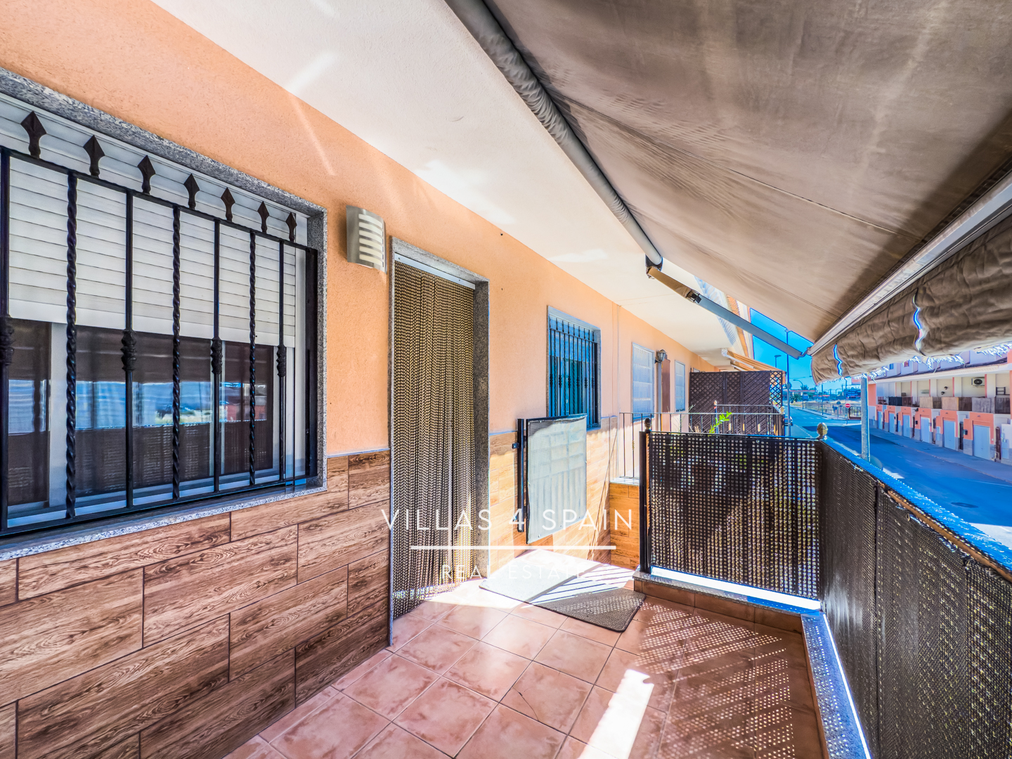 Resale - 3 bed 2 bath townhouse with large garage in Cox, Orihuela - calle el gestor - Alicante Resale - 3 bed 2 bath townhouse with large garage in Cox, Orihuela - calle el gestor - Alicante