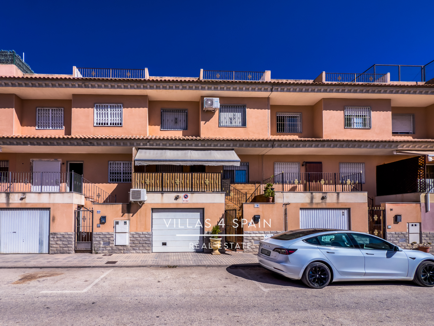 Resale - 3 bed 2 bath townhouse with large garage in Cox, Orihuela - calle el gestor - Alicante Resale - 3 bed 2 bath townhouse with large garage in Cox, Orihuela - calle el gestor - Alicante