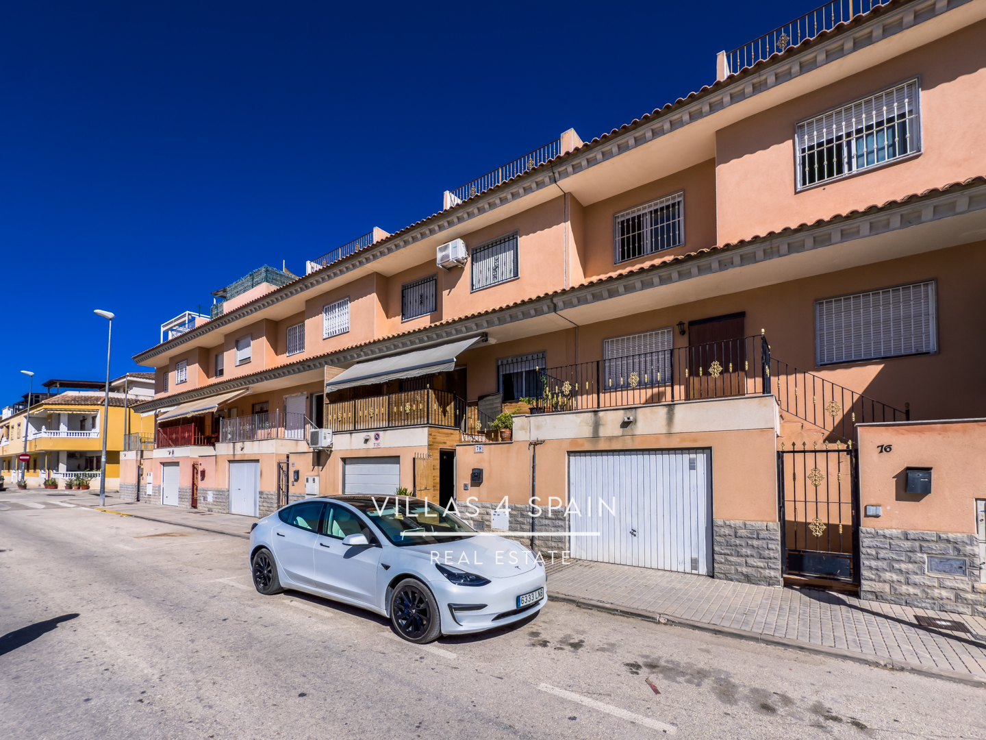 Resale - 3 bed 2 bath townhouse with large garage in Cox, Orihuela - calle el gestor - Alicante Resale - 3 bed 2 bath townhouse with large garage in Cox, Orihuela - calle el gestor - Alicante