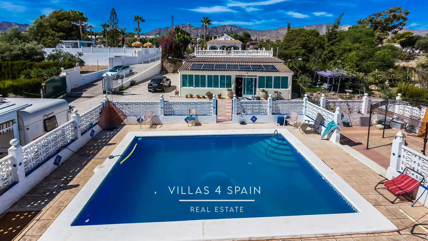 Resale - 3 Bedroom Villa with Private Pool in Albatera - Crevillente - Cam. la Roca - Alicante Resale - 3 Bedroom Villa with Private Pool in Albatera - Crevillente - Cam. la Roca - Alicante
