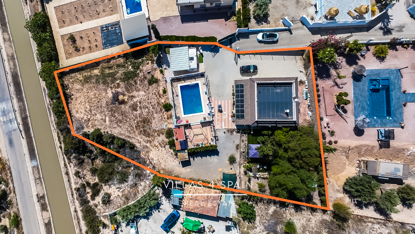Resale - 3 Bedroom Villa with Private Pool in Albatera - Crevillente - Cam. la Roca - Alicante Resale - 3 Bedroom Villa with Private Pool in Albatera - Crevillente - Cam. la Roca - Alicante